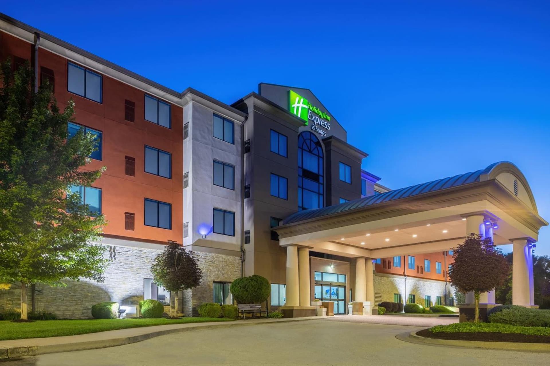 Holiday Inn Express & Suites Kansas City Airport by IHG property views in Kansas City, KS — gallery photo 3