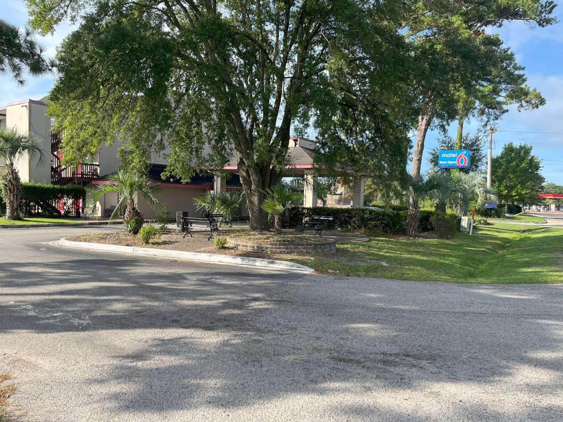 Motel 6 Summerville, SC Charleston featured exterior or lobby in Summerville, SC — similar hotel