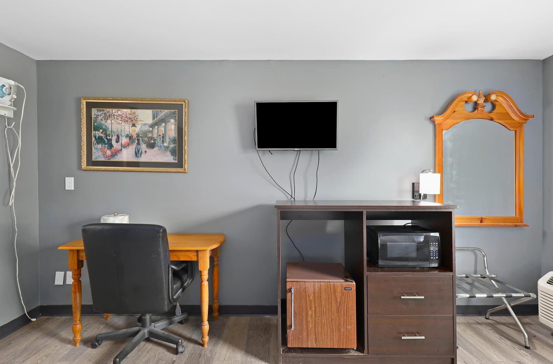 Four Seasons Country Inn interior in Glasgow, KY — gallery photo 2