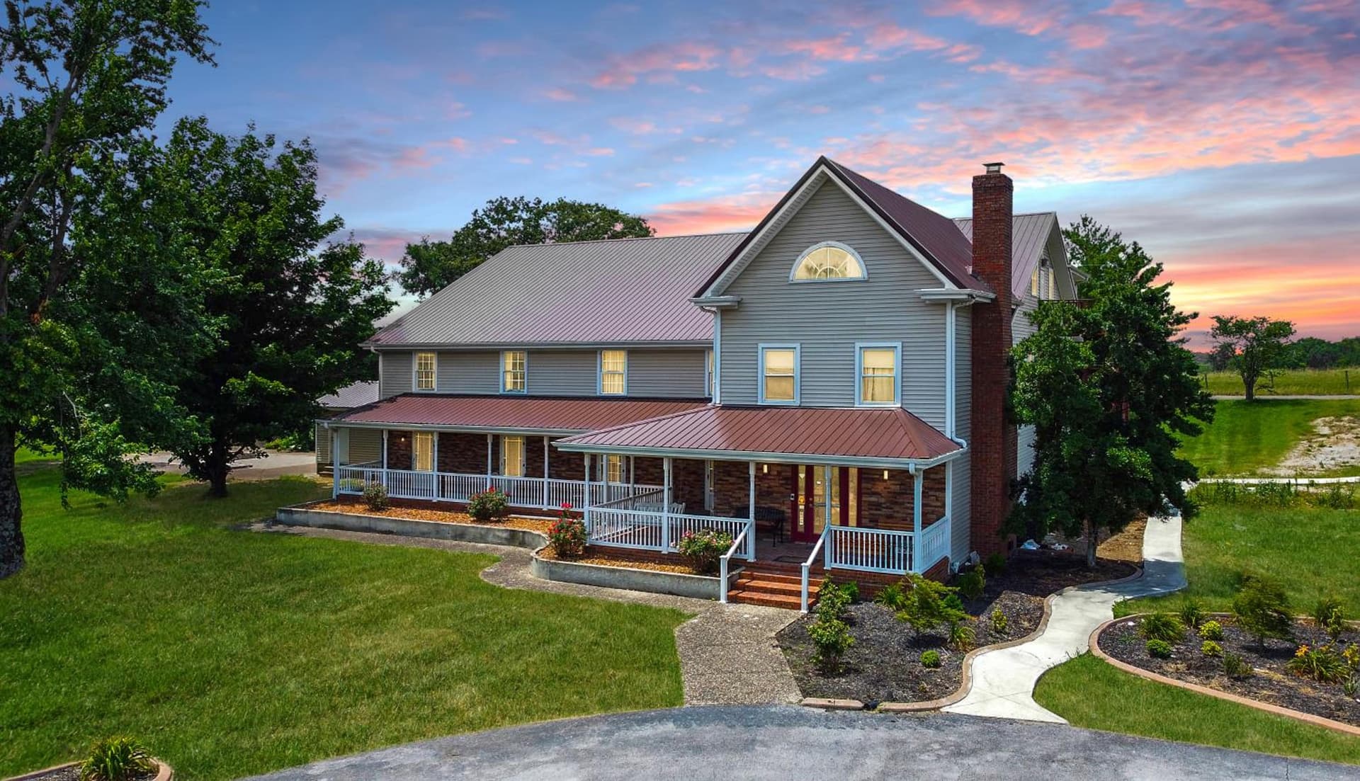 Four Seasons Country Inn featured exterior or lobby in Glasgow, KY — similar hotel