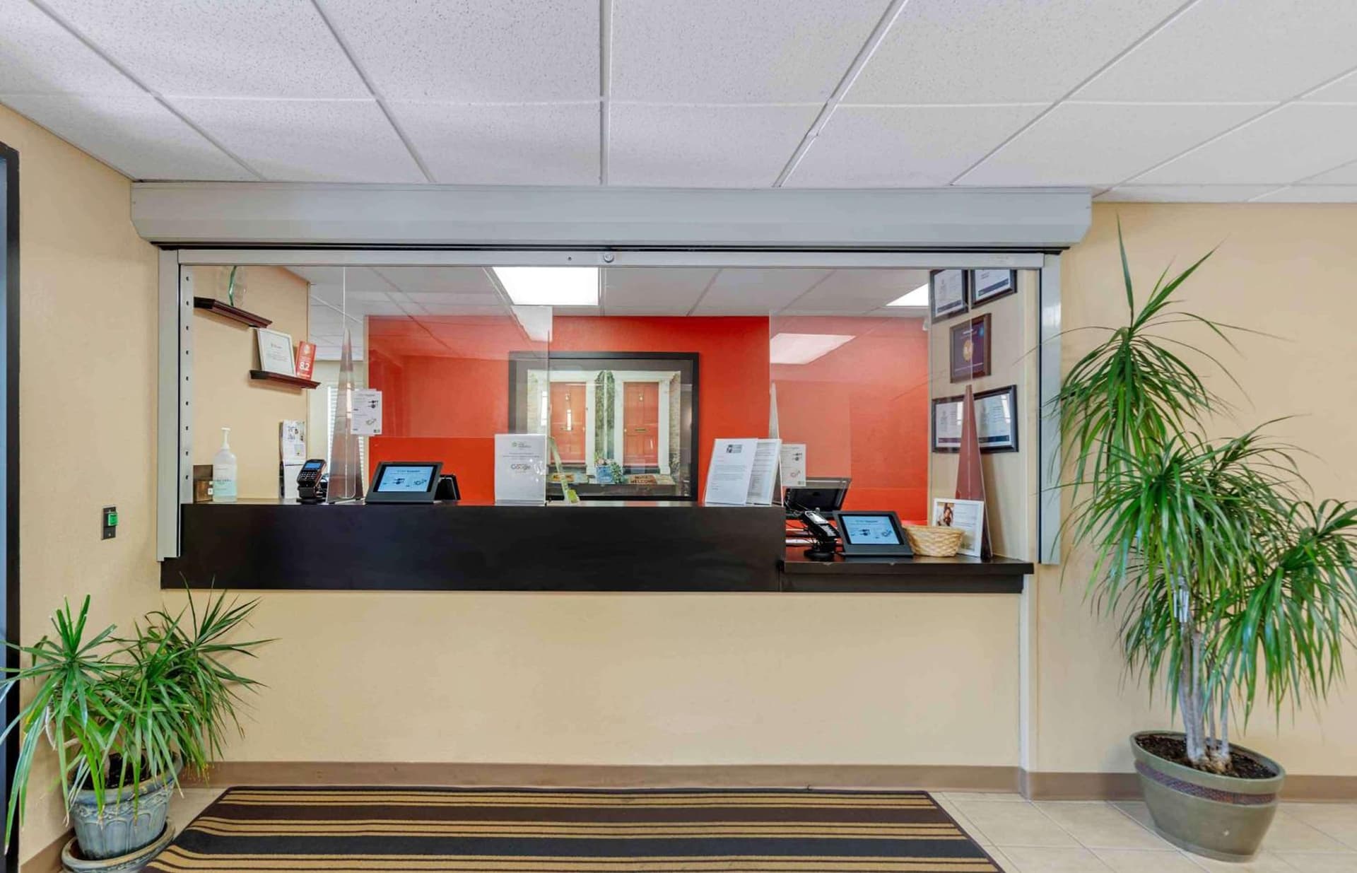 Extended Stay America Select Suites - Chicago - Rolling Meadows interior in Rolling Meadows, IL — gallery photo 2