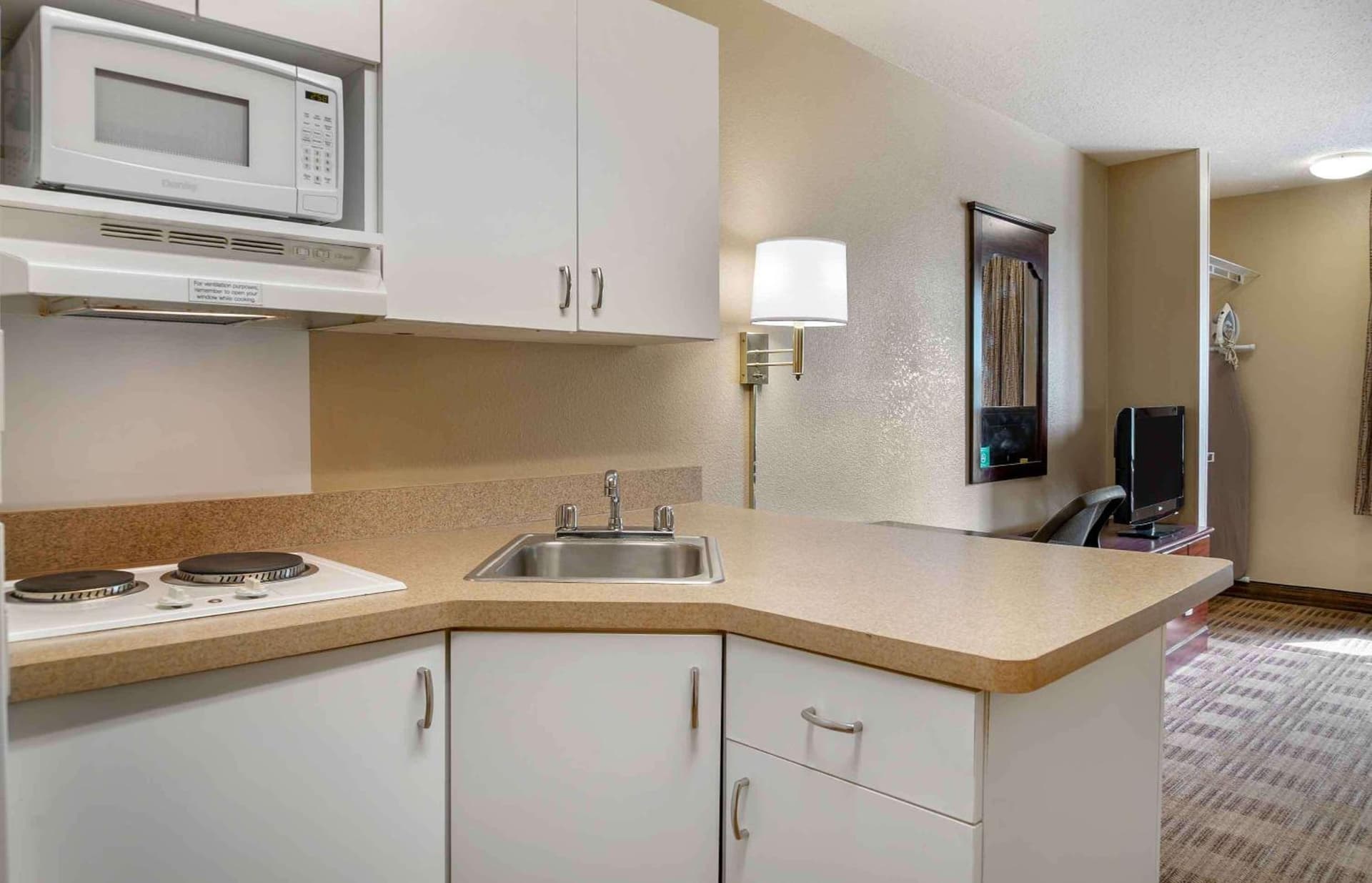 Extended Stay America Select Suites - Detroit - Sterling Heights gallery photo in Sterling Heights, MI — image 16