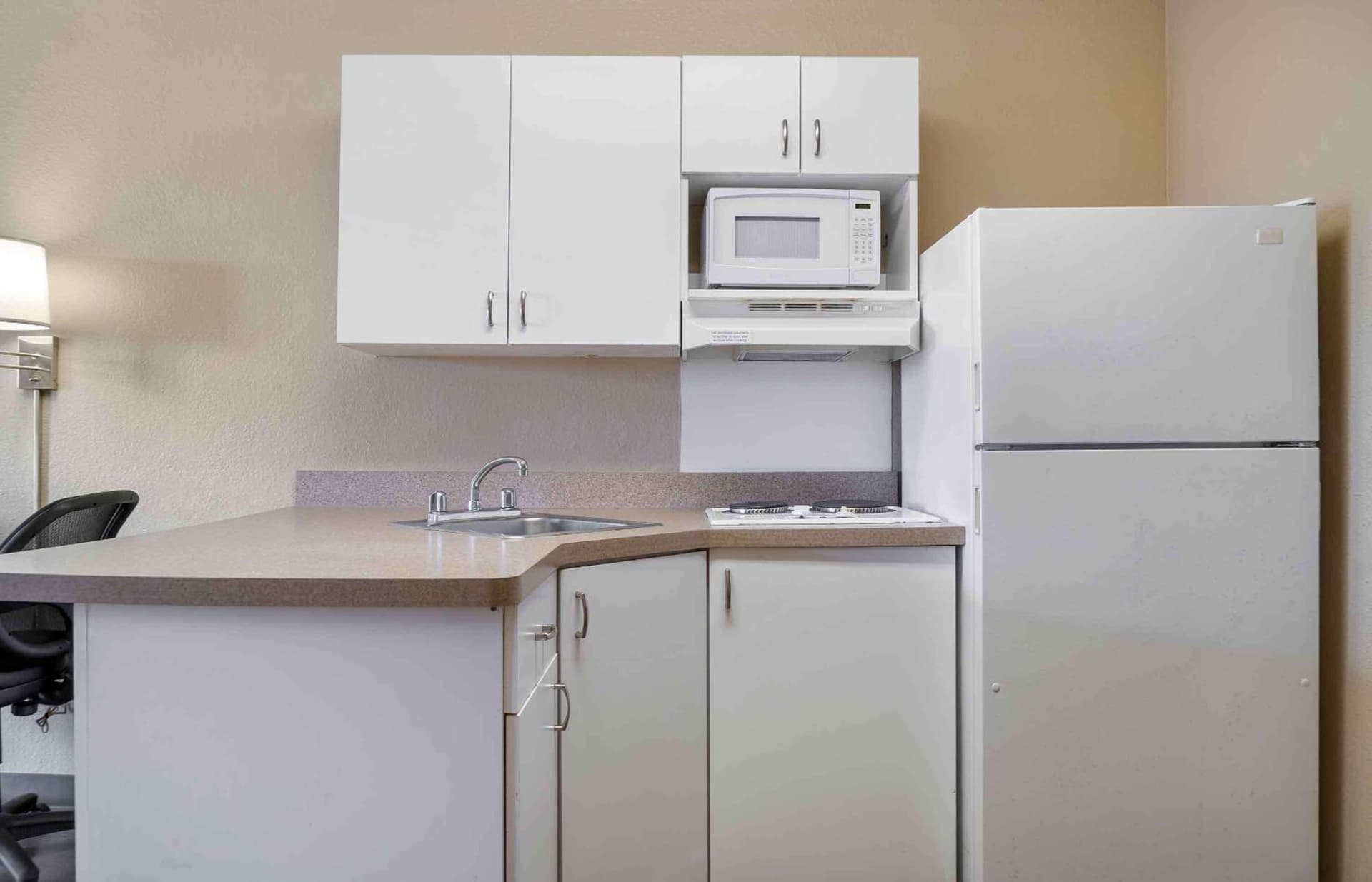 Extended Stay America Select Suites - Detroit - Sterling Heights gallery photo in Sterling Heights, MI — image 12
