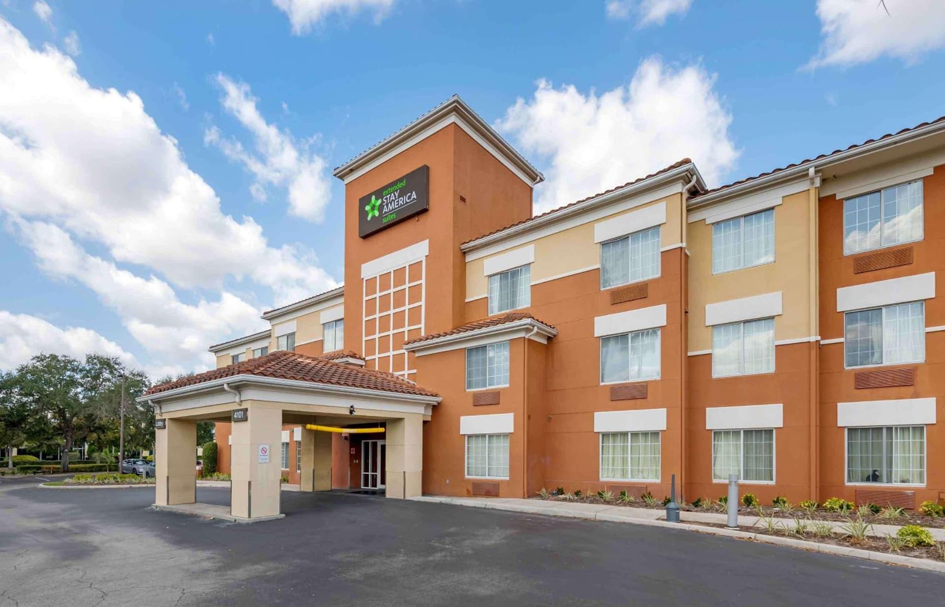 Extended Stay America Select Suites - Orlando - Southpark - Equity Row interior in Orlando, FL — gallery photo 2