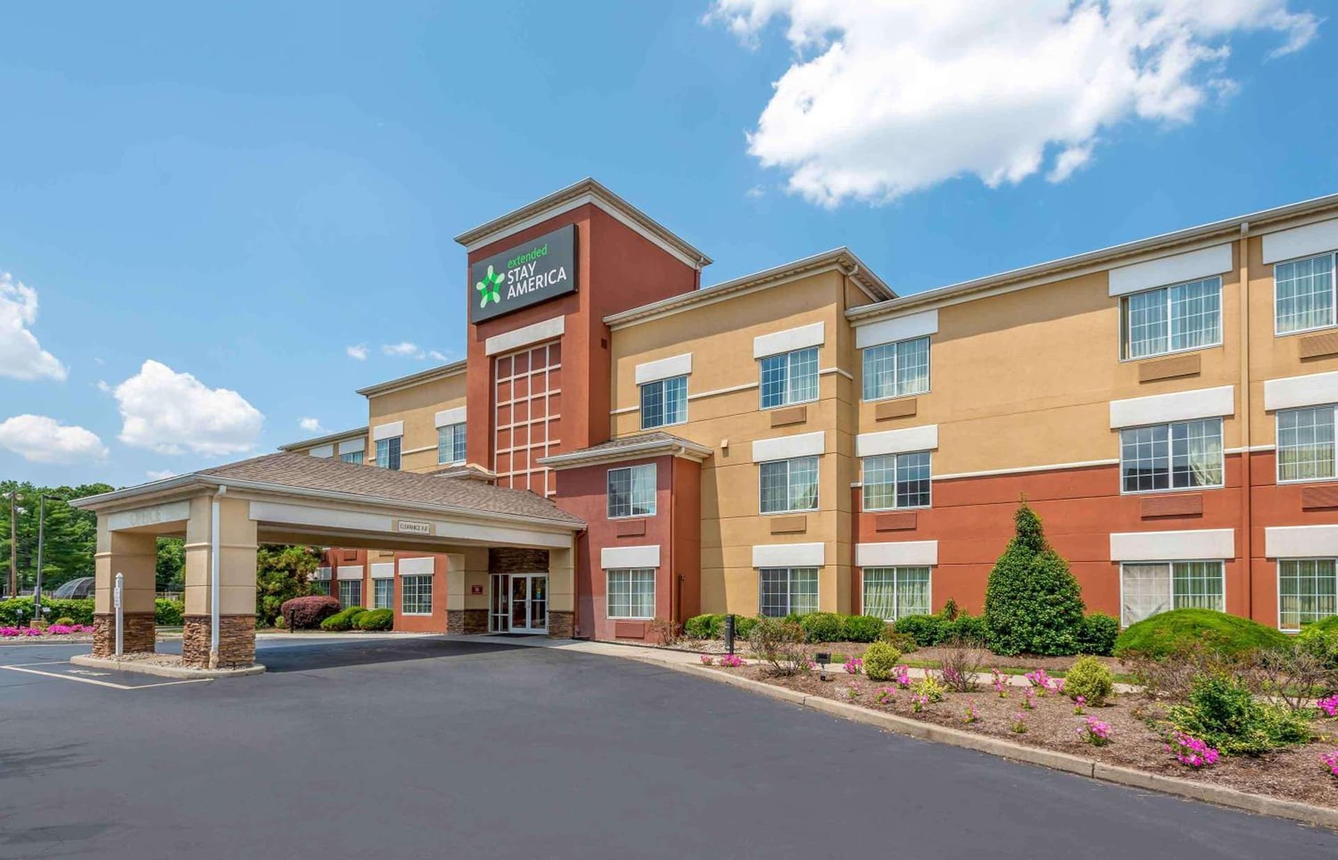 Extended Stay America Suites - Newark - Woodbridge interior in Woodbridge — gallery photo 2