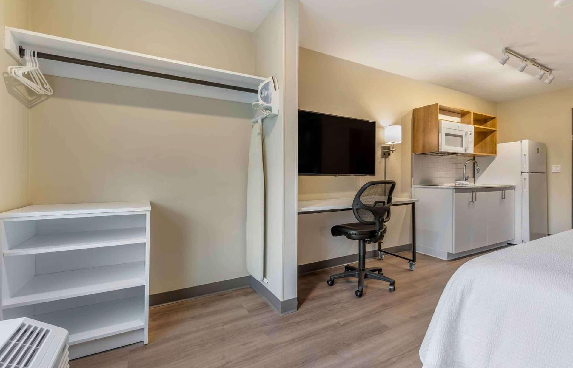Extended Stay America Premier Suites - San Diego - San Marcos gallery photo in San Marcos, CA — image 10