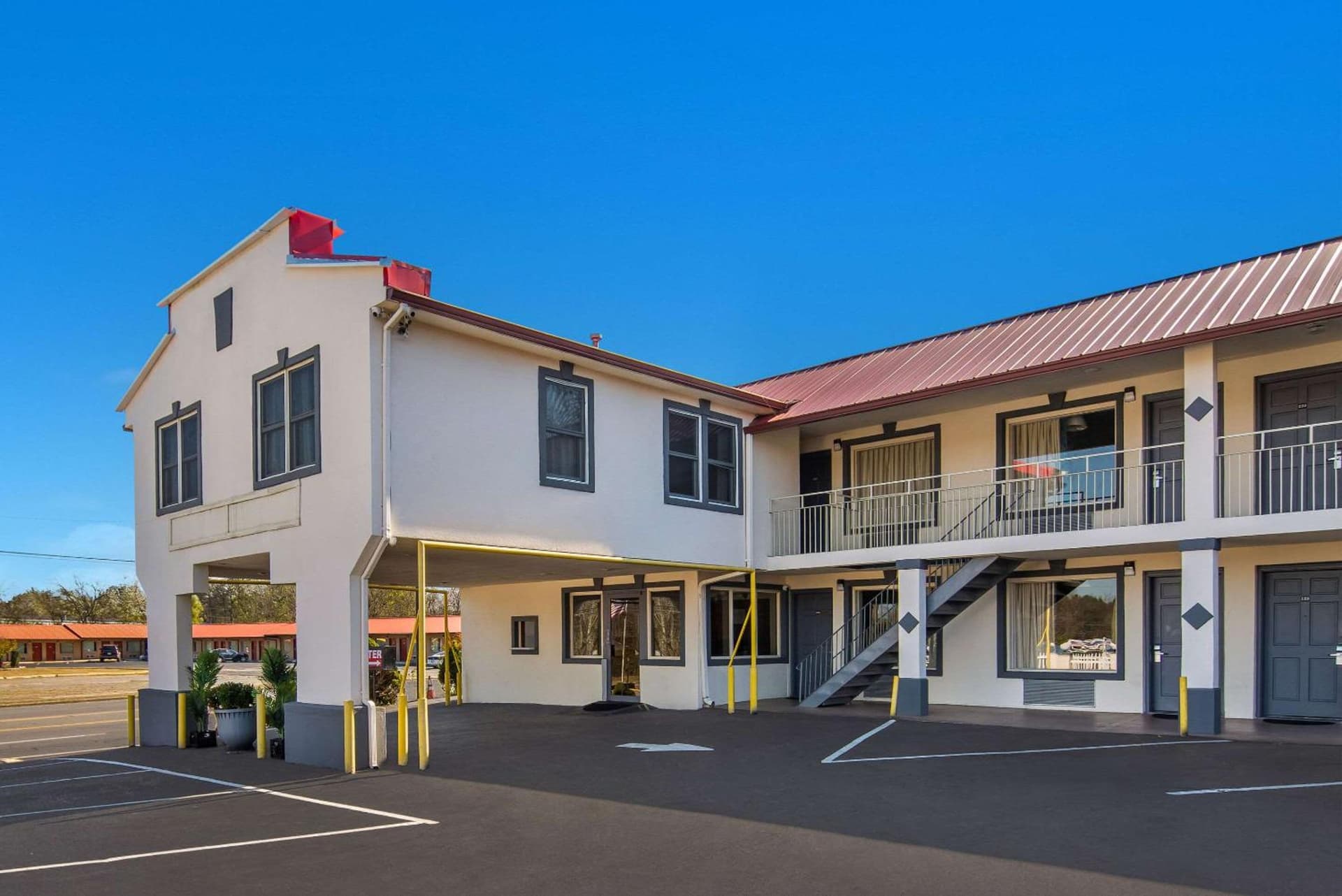 Econo Lodge Calhoun North Damascus interior in Calhoun, GA — gallery photo 2