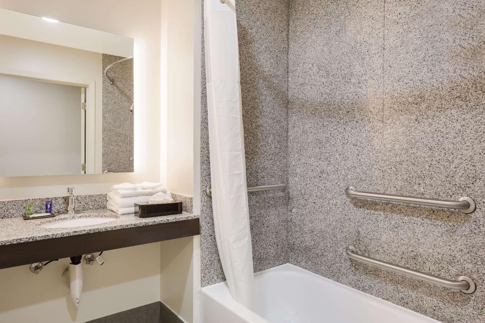 Sleep Inn & Suites North Mobile Saraland gallery photo in Saraland, AL — image 14