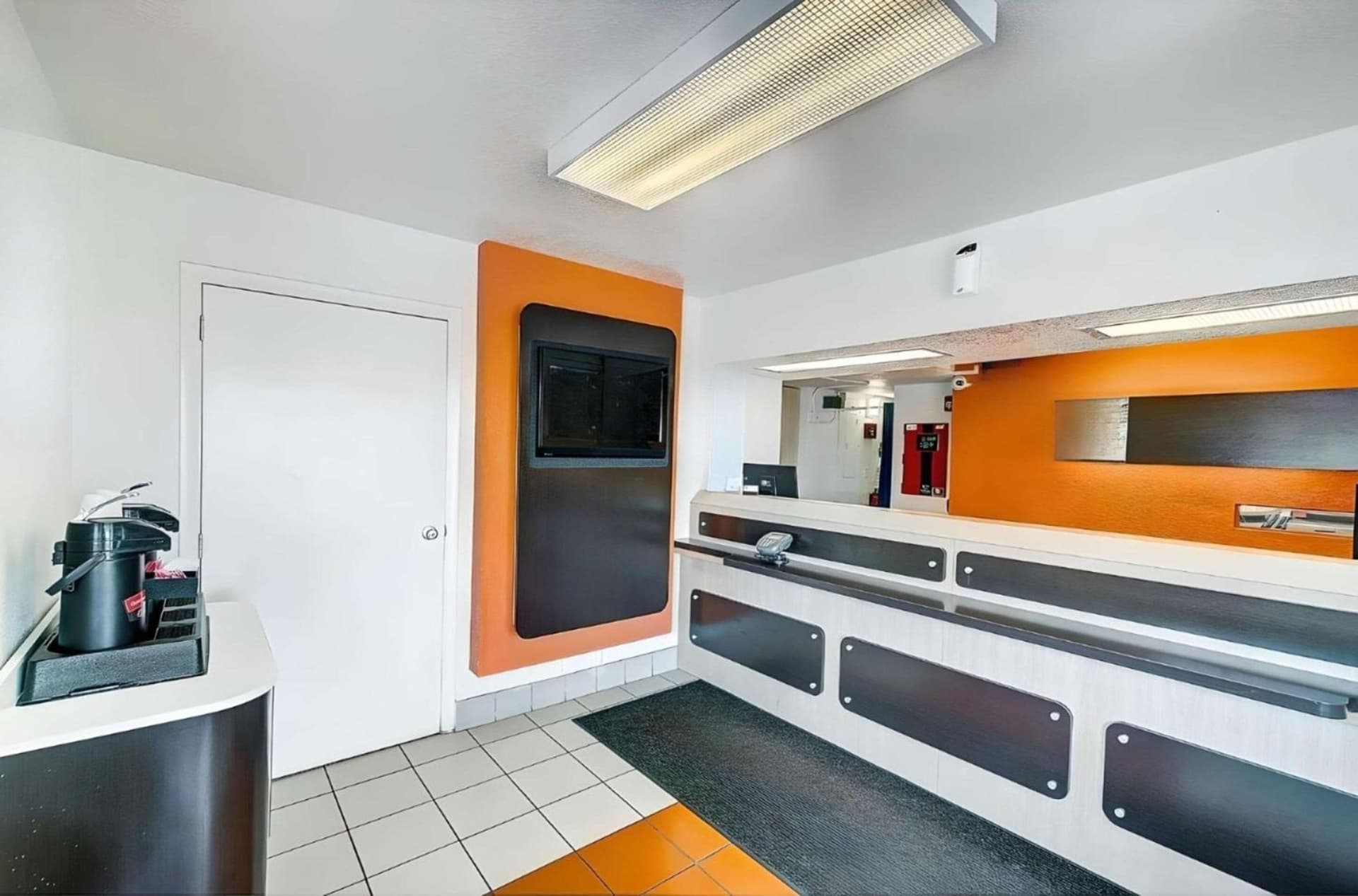 Motel 6 Thornton interior in Thornton, CO — gallery photo 2