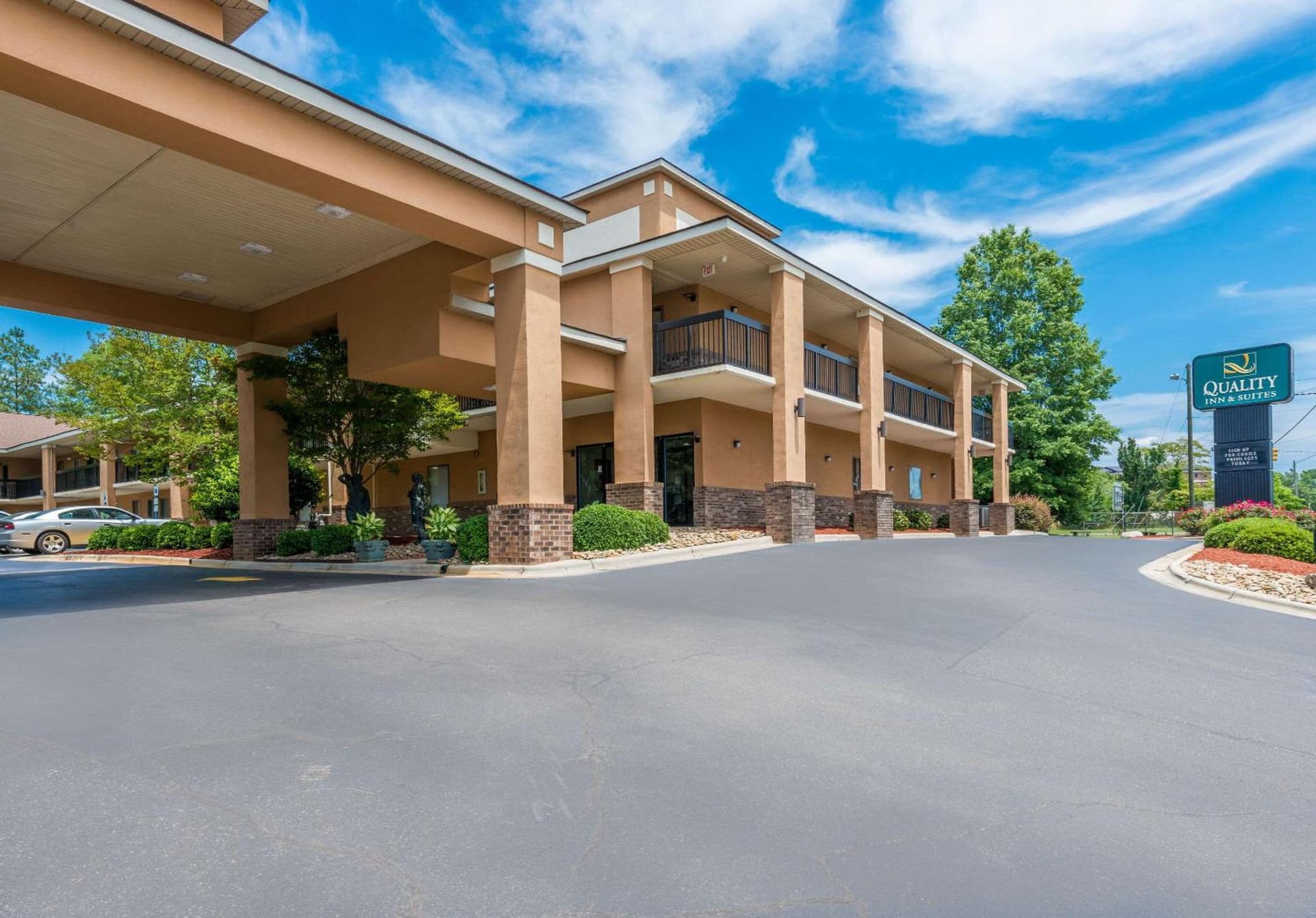 Quality Inn & Suites Rockingham featured exterior or lobby in Rockingham, NC — similar hotel