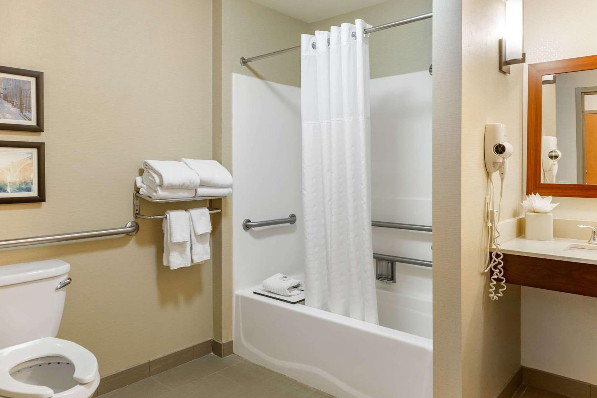 Comfort Suites Lancaster Amish Country gallery photo in Lancaster, PA — image 14