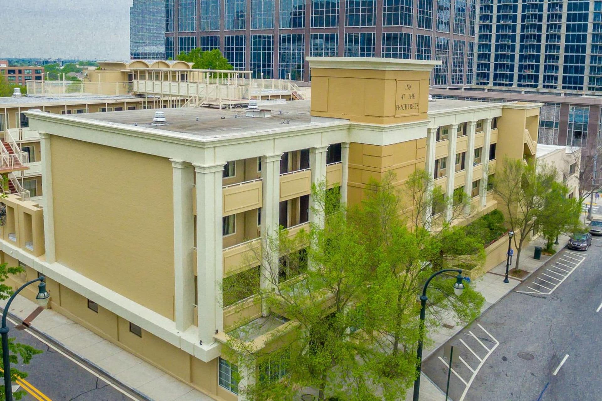 Inn at the Peachtrees, an Ascend Collection Hotel interior in Atlanta, GA — gallery photo 2
