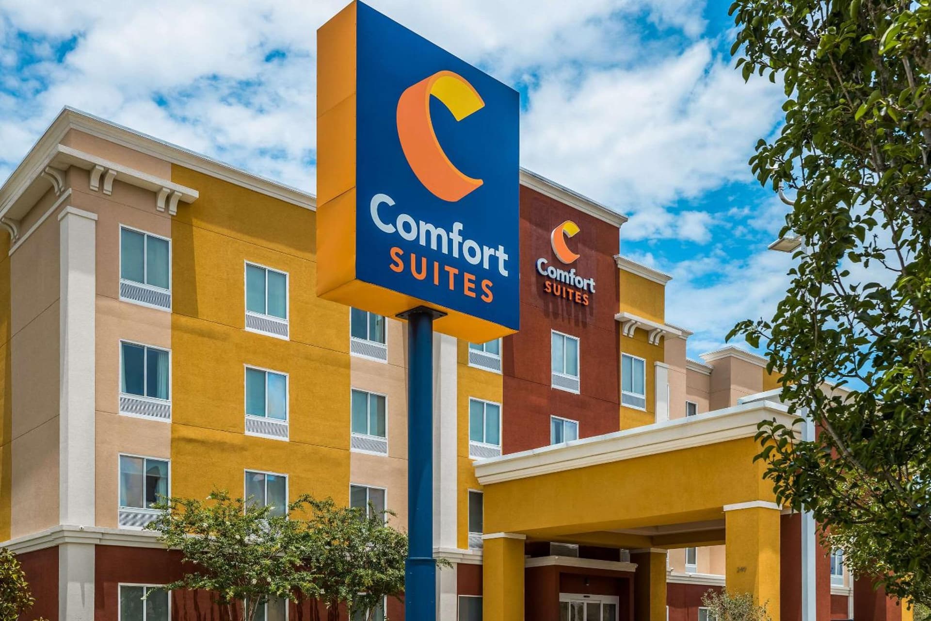 Comfort Suites Denham Springs interior in Denham Springs, LA — gallery photo 2