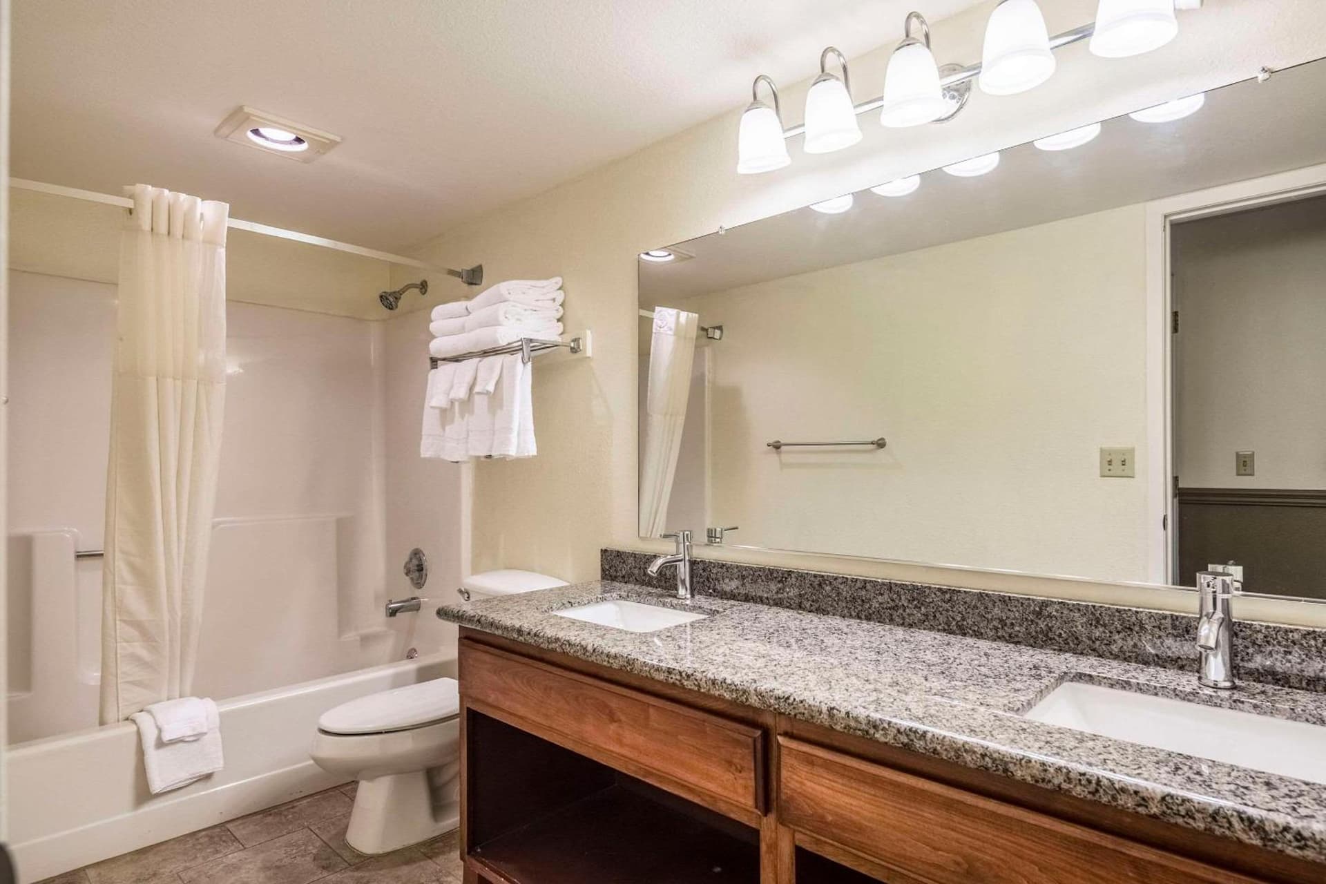 Quality Inn & Suites Coeur d'Alene gallery photo in Coeur d'Alene, ID — image 39