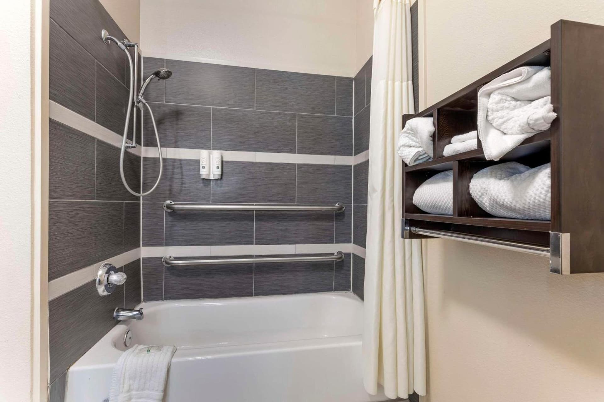 Quality Inn & Suites Wichita Falls I-44 gallery photo in Wichita Falls, TX — image 10