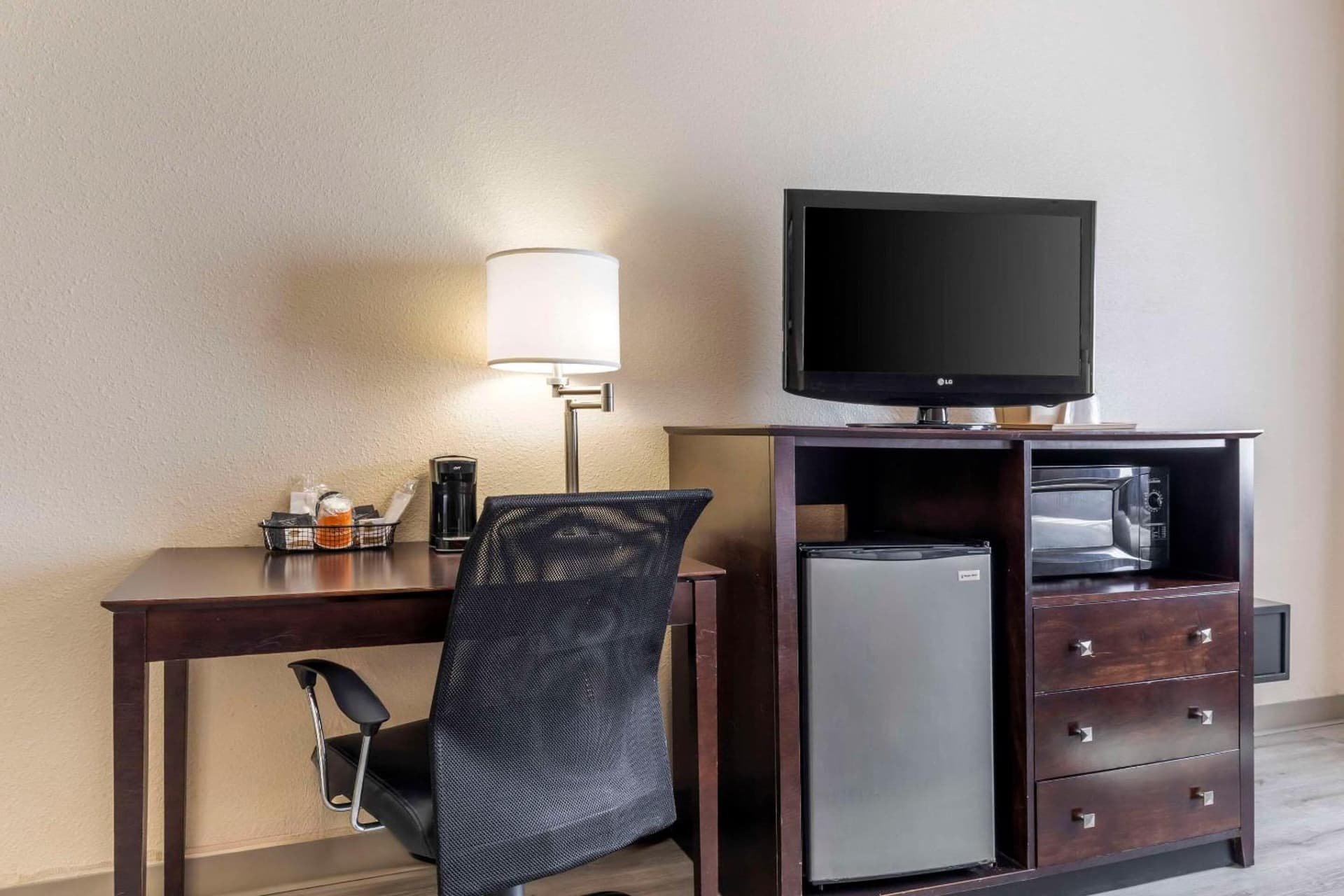 Quality Inn & Suites Wichita Falls I-44 gallery photo in Wichita Falls, TX — image 110