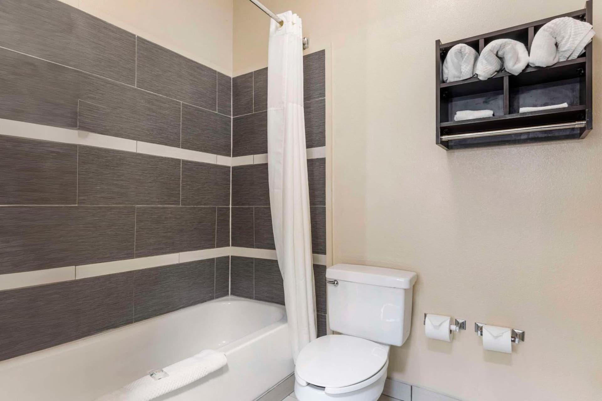Quality Inn & Suites Wichita Falls I-44 gallery photo in Wichita Falls, TX — image 65