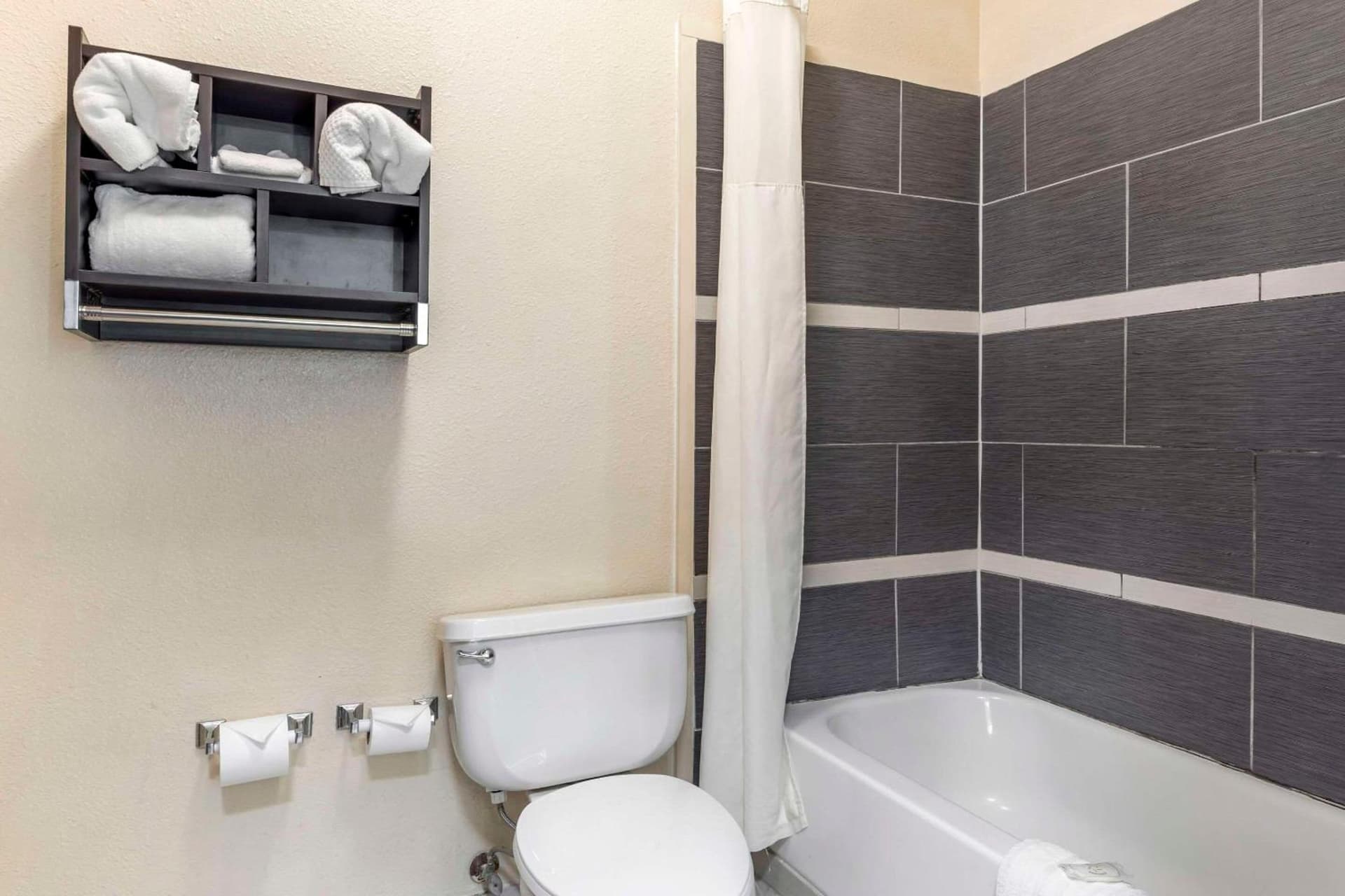 Quality Inn & Suites Wichita Falls I-44 gallery photo in Wichita Falls, TX — image 48
