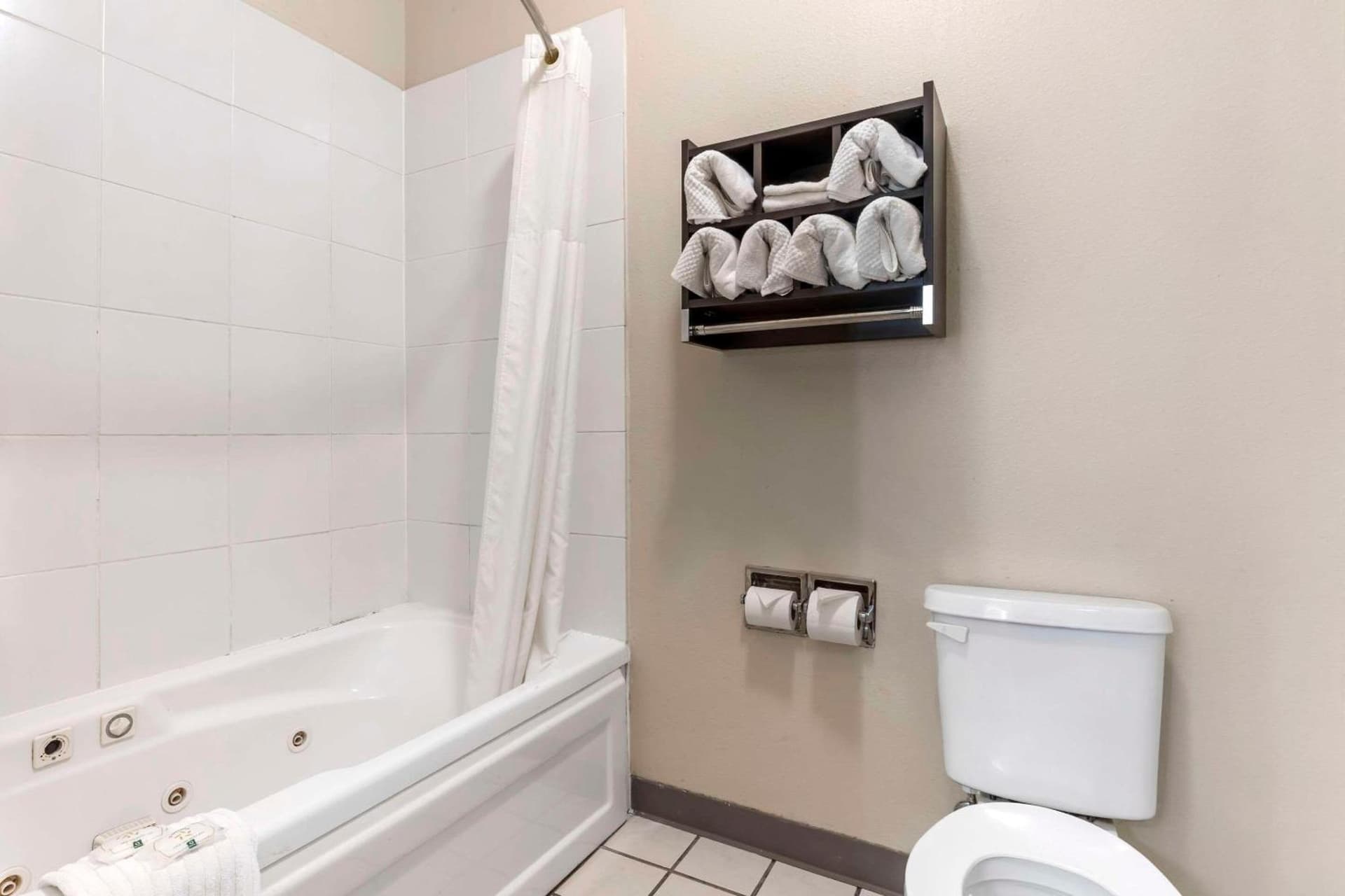 Quality Inn & Suites Wichita Falls I-44 gallery photo in Wichita Falls, TX — image 6