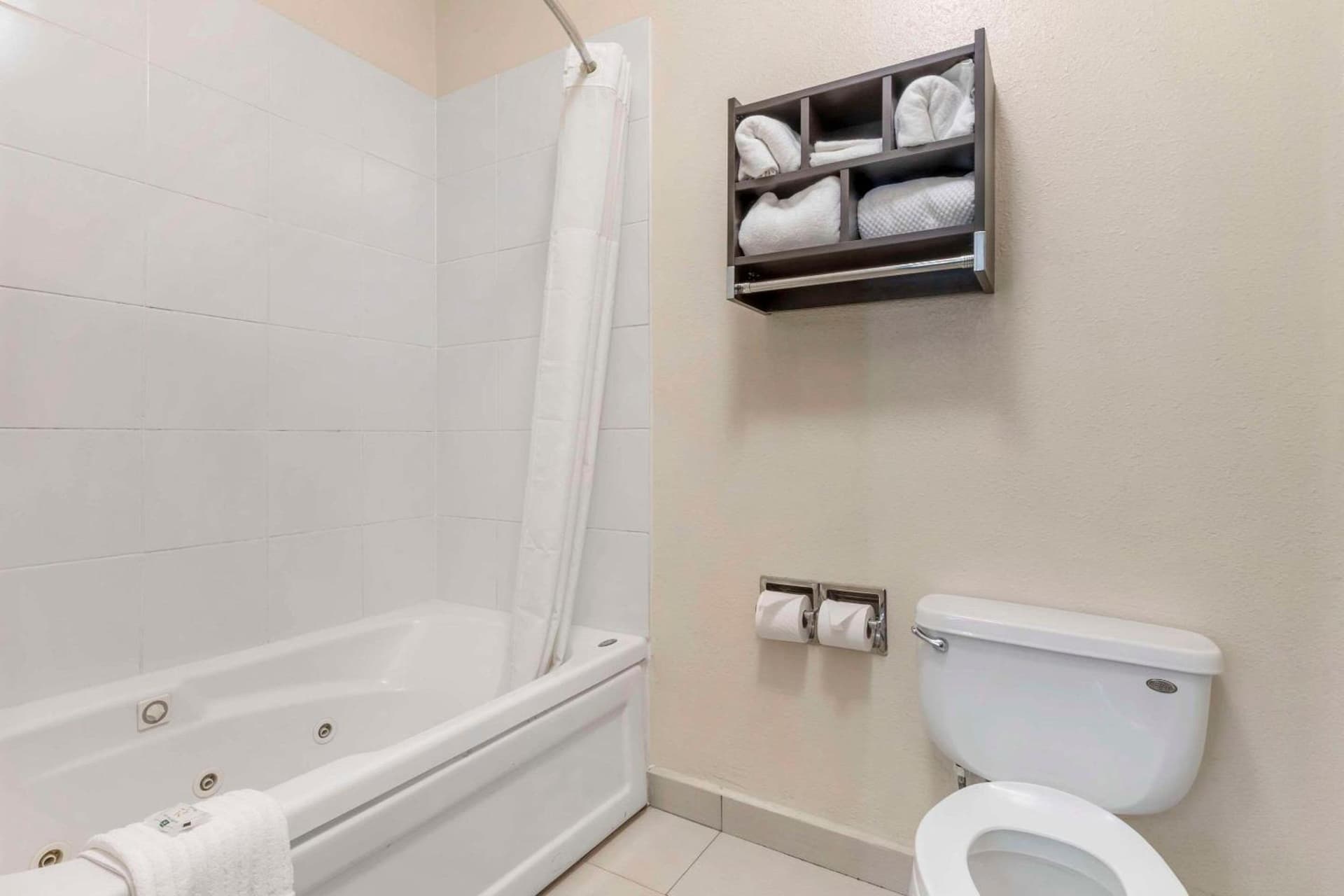 Quality Inn & Suites Wichita Falls I-44 gallery photo in Wichita Falls, TX — image 63