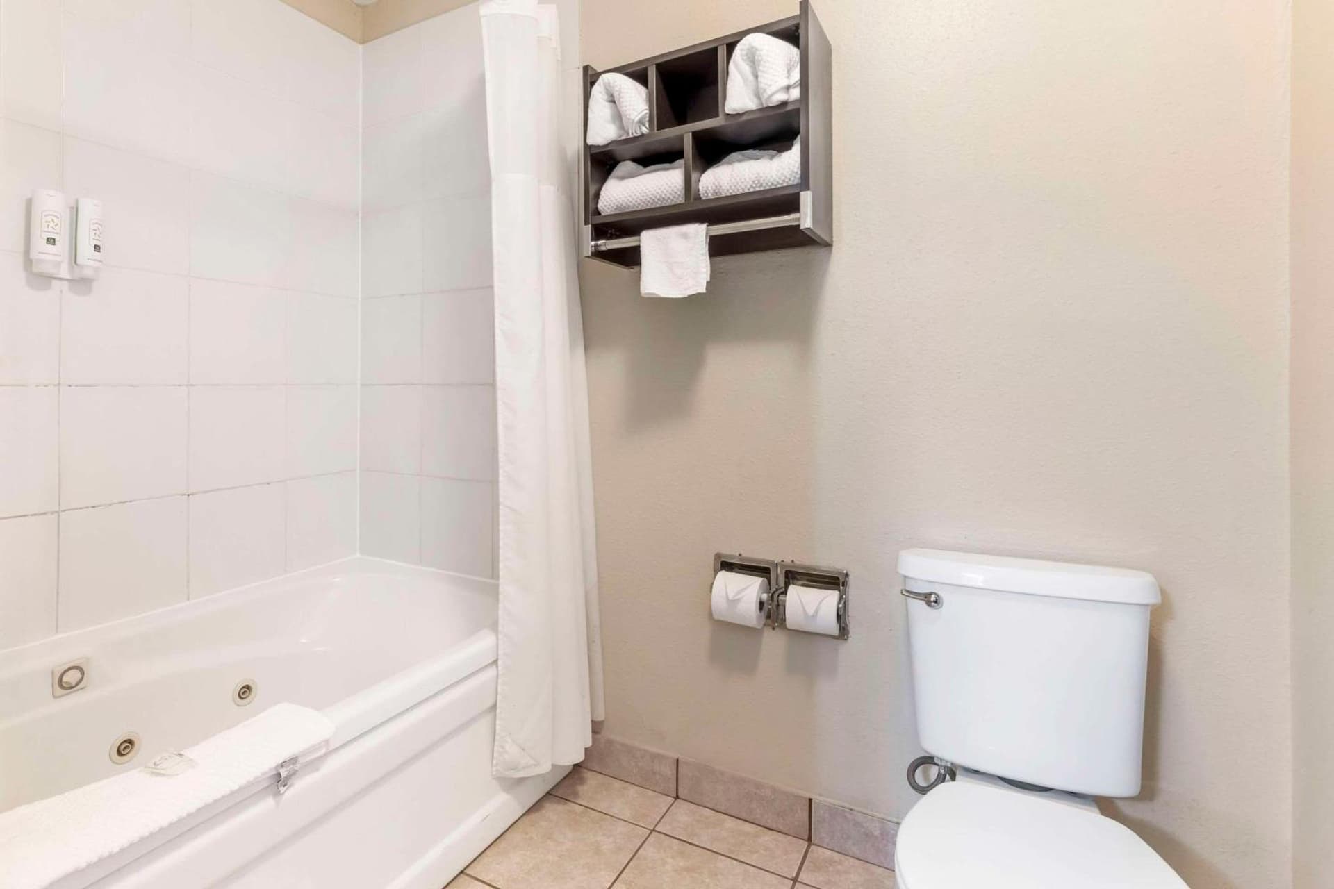 Quality Inn & Suites Wichita Falls I-44 gallery photo in Wichita Falls, TX — image 67