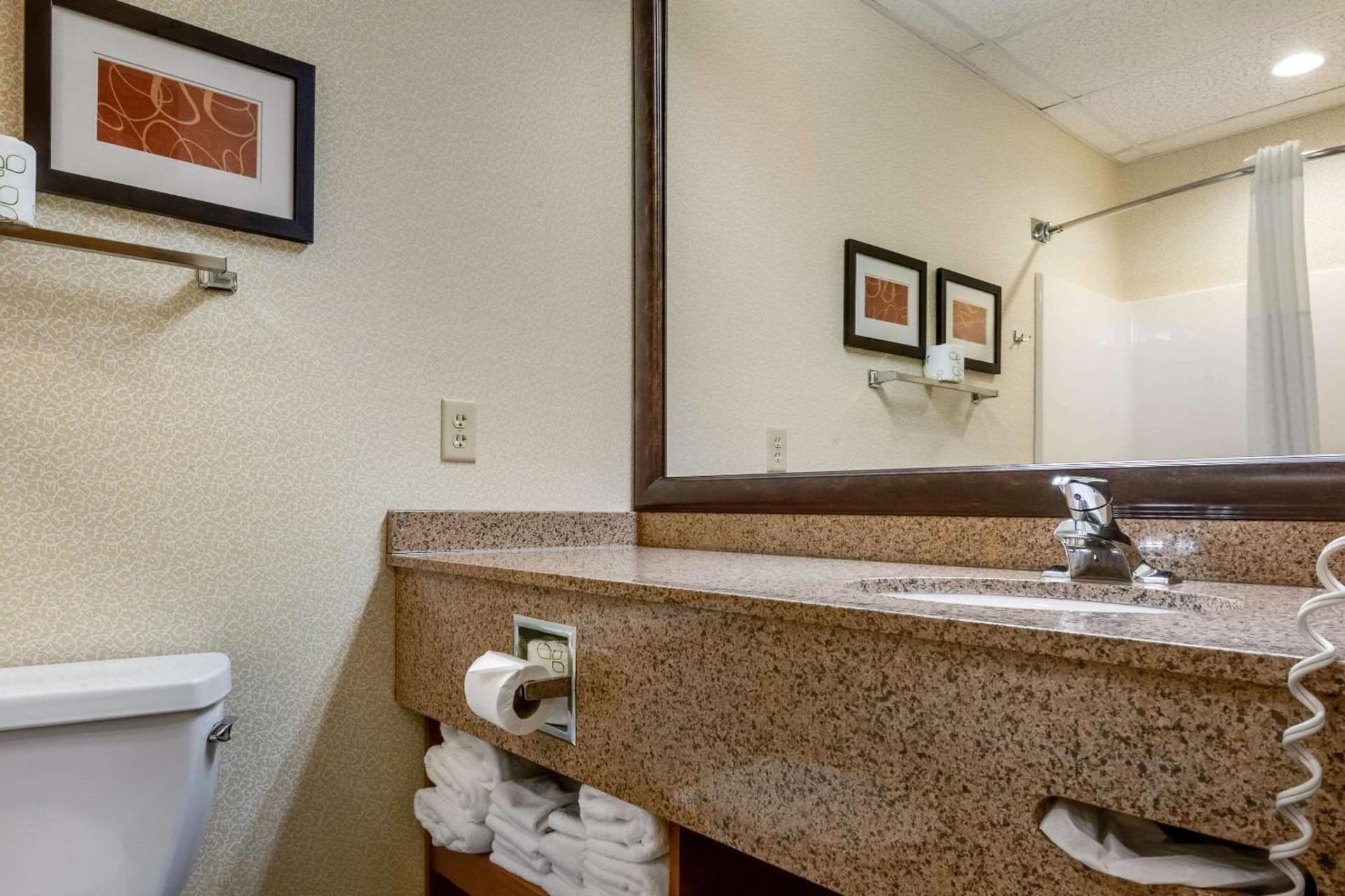 Comfort Suites Hotel and Conference Center gallery photo in Berlin, OH — image 28