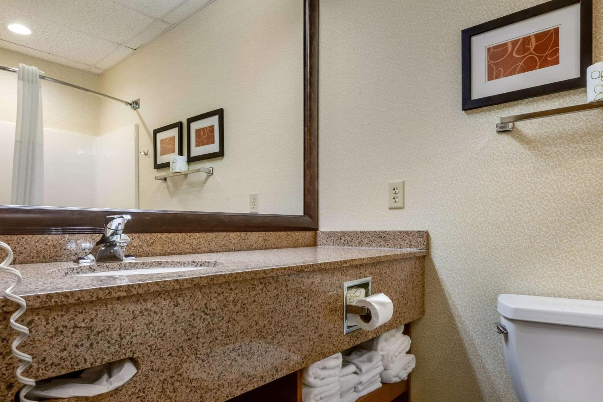 Comfort Suites Hotel and Conference Center gallery photo in Berlin, OH — image 25