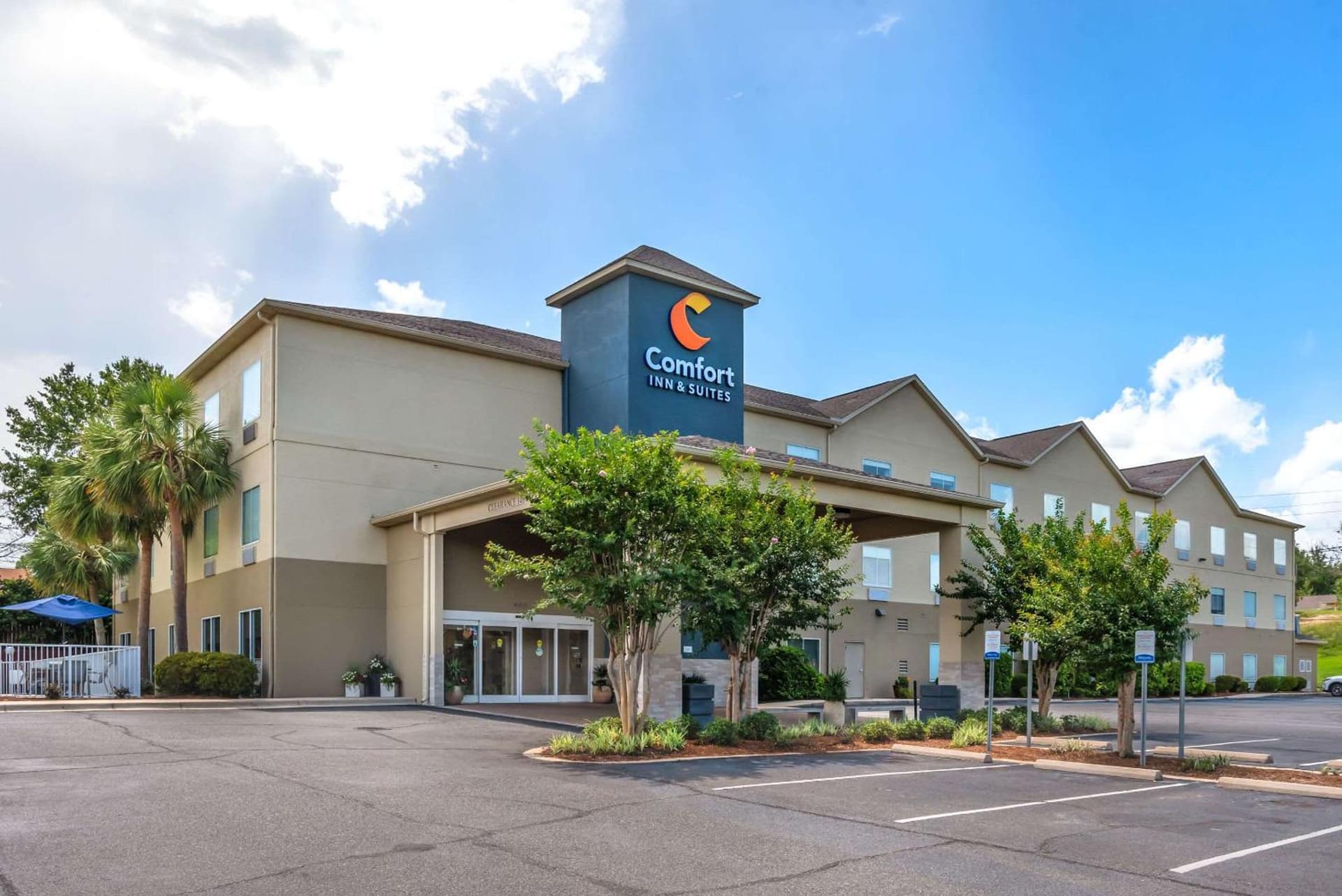 Comfort Inn & Suites Crestview South interior in Crestview, FL — gallery photo 2