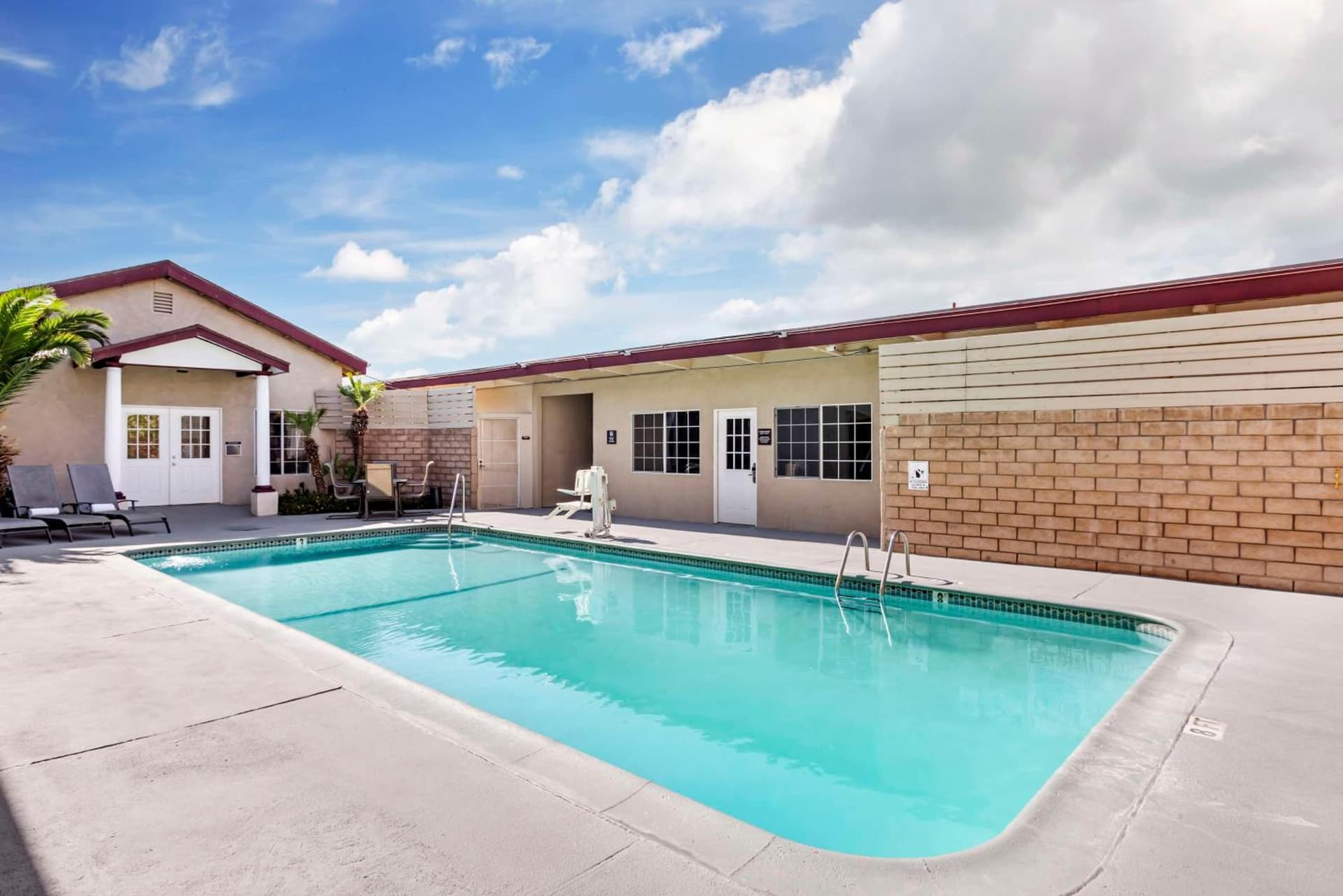 Best Western China Lake Inn interior in Ridgecrest, CA — gallery photo 2