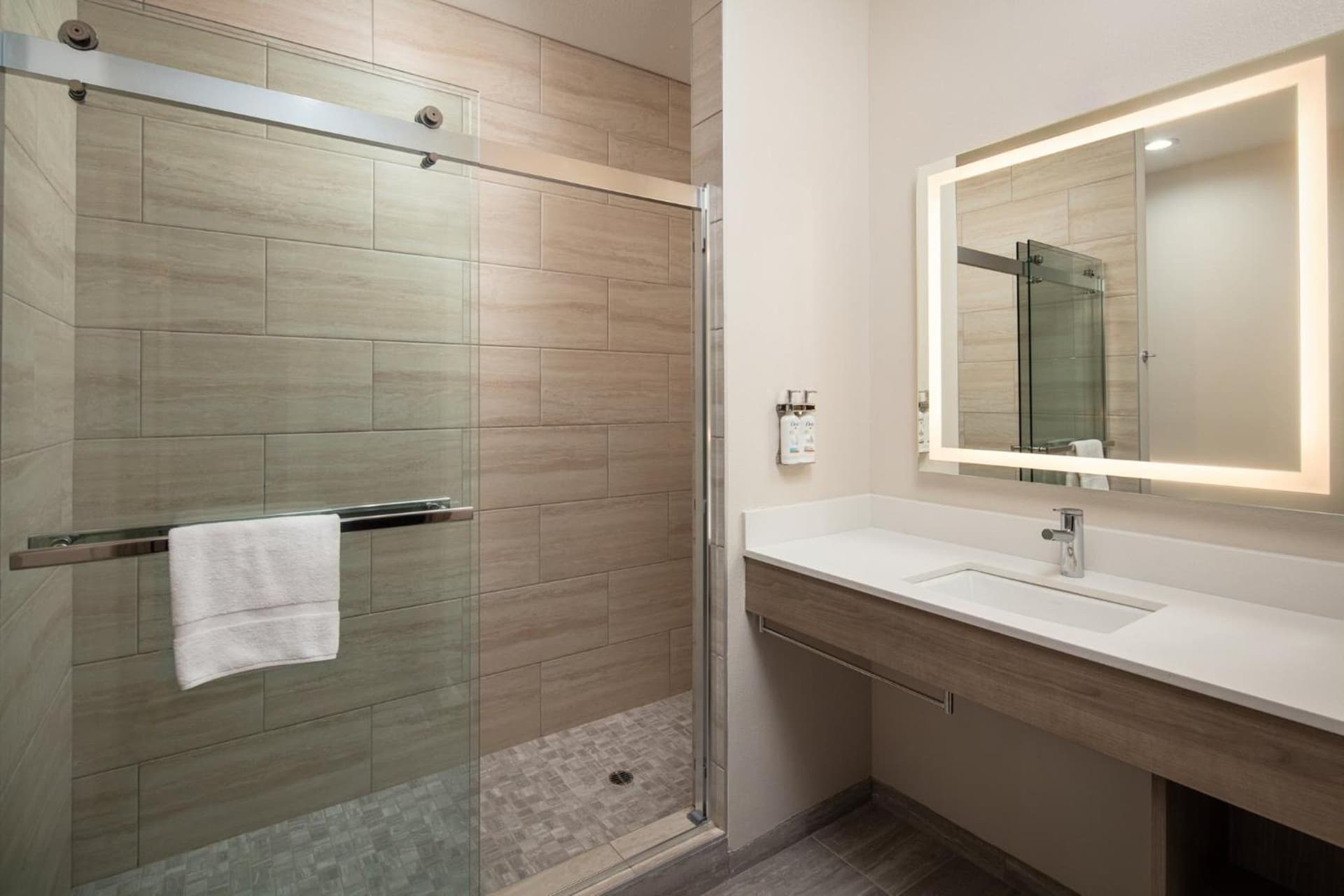 Holiday Inn Express Hotel & Suites Ventura Harbor by IHG gallery photo in Ventura, CA — image 24