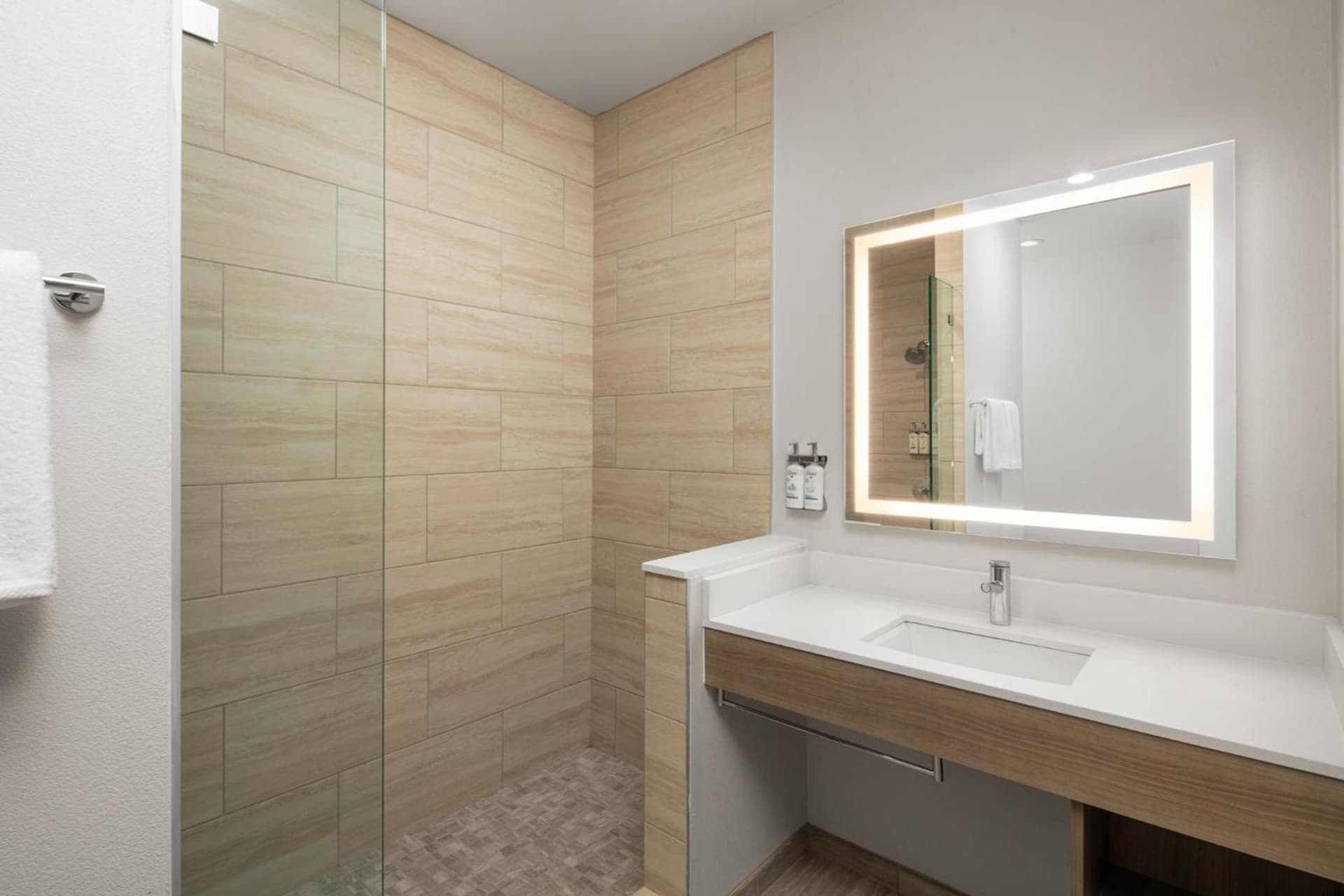 Holiday Inn Express Hotel & Suites Ventura Harbor by IHG gallery photo in Ventura, CA — image 41