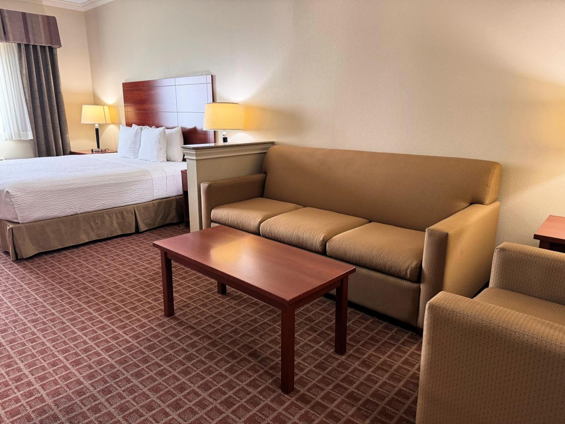Ramada by Wyndham College Station gallery photo in College Station, TX — image 71