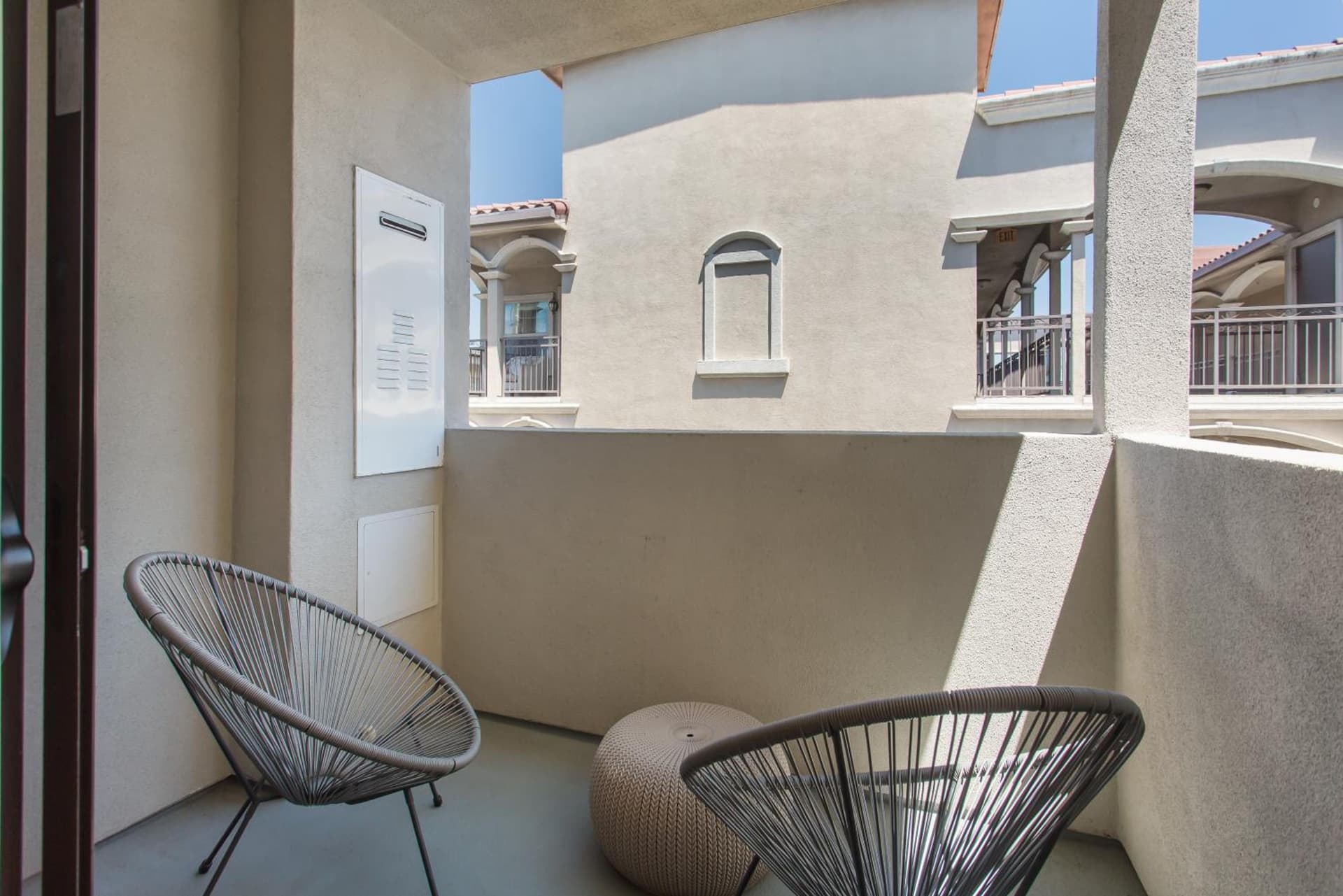 Beverly Hills 2BD 2BA with Free Parking featured exterior or lobby in Los Angeles, CA — similar hotel