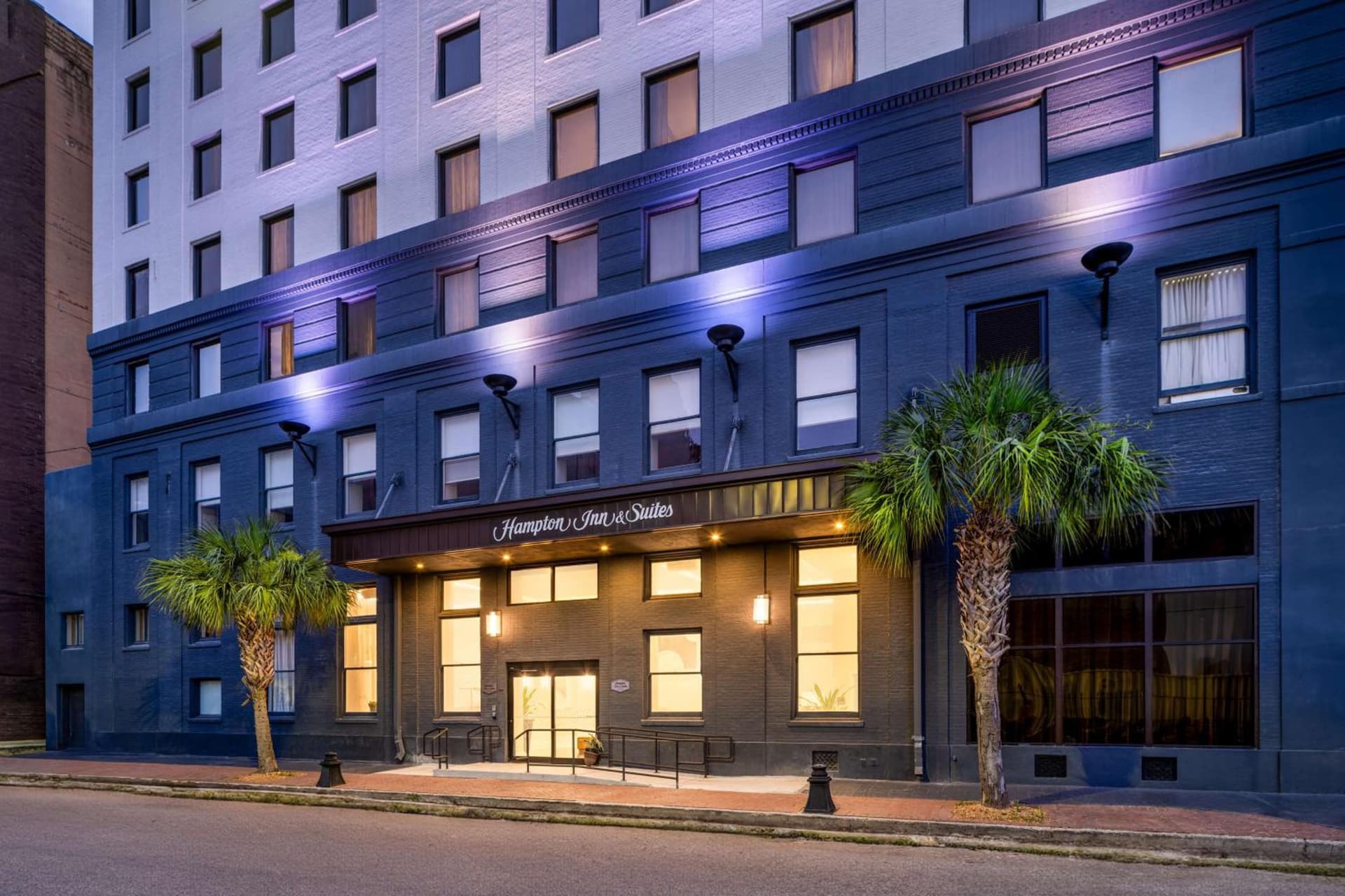 Hampton Inn & Suites New Orleans Canal St. French Quarter interior in New Orleans, LA — gallery photo 2