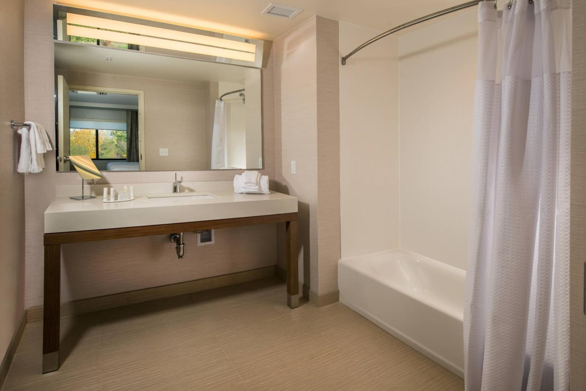 Courtyard by Marriott Shippensburg gallery photo in Shippensburg, PA — image 25