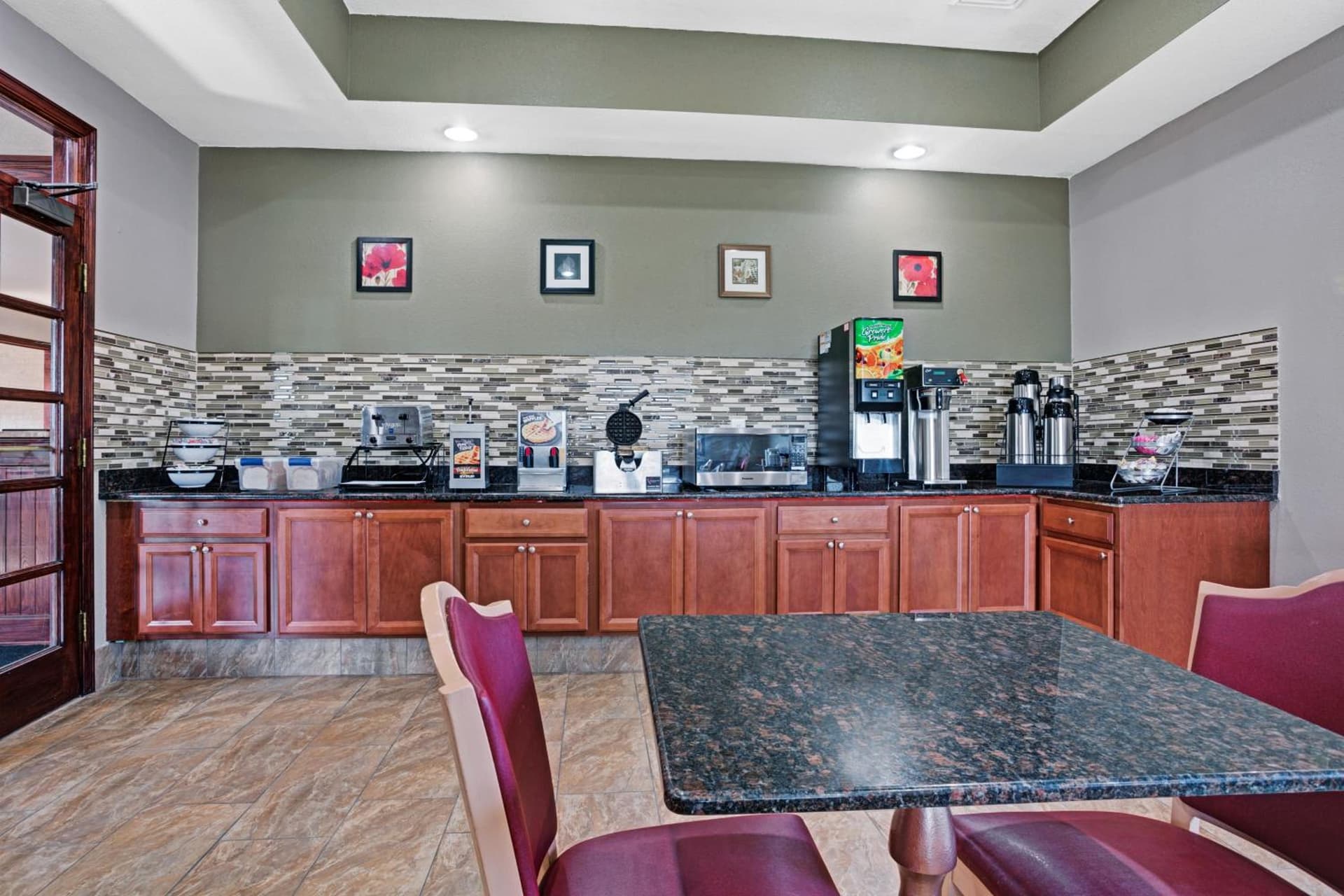 Travelodge by Wyndham Iowa City gallery photo in Iowa City, IA — image 11