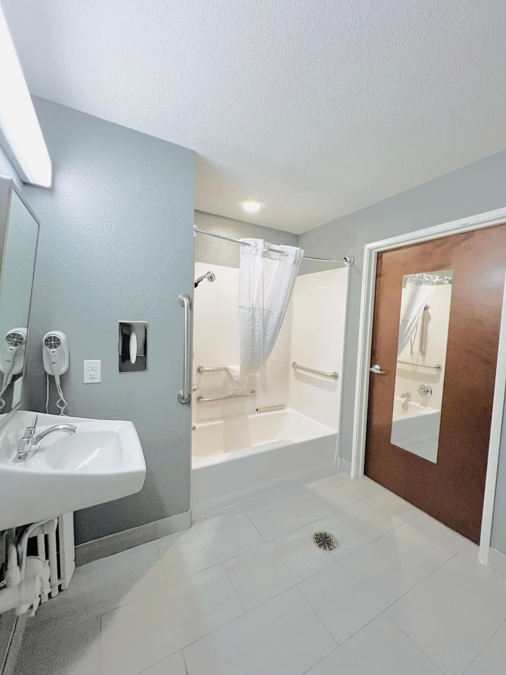 Microtel Inn & Suites by Wyndham Austin Airport gallery photo in Austin, TX — image 21