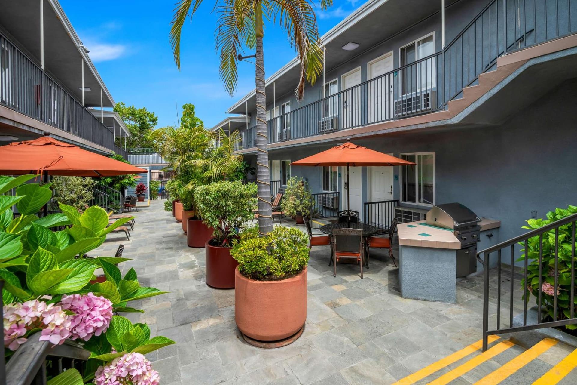 SureStay Hotel by Best Western Santa Monica property views in Los Angeles, CA — gallery photo 3