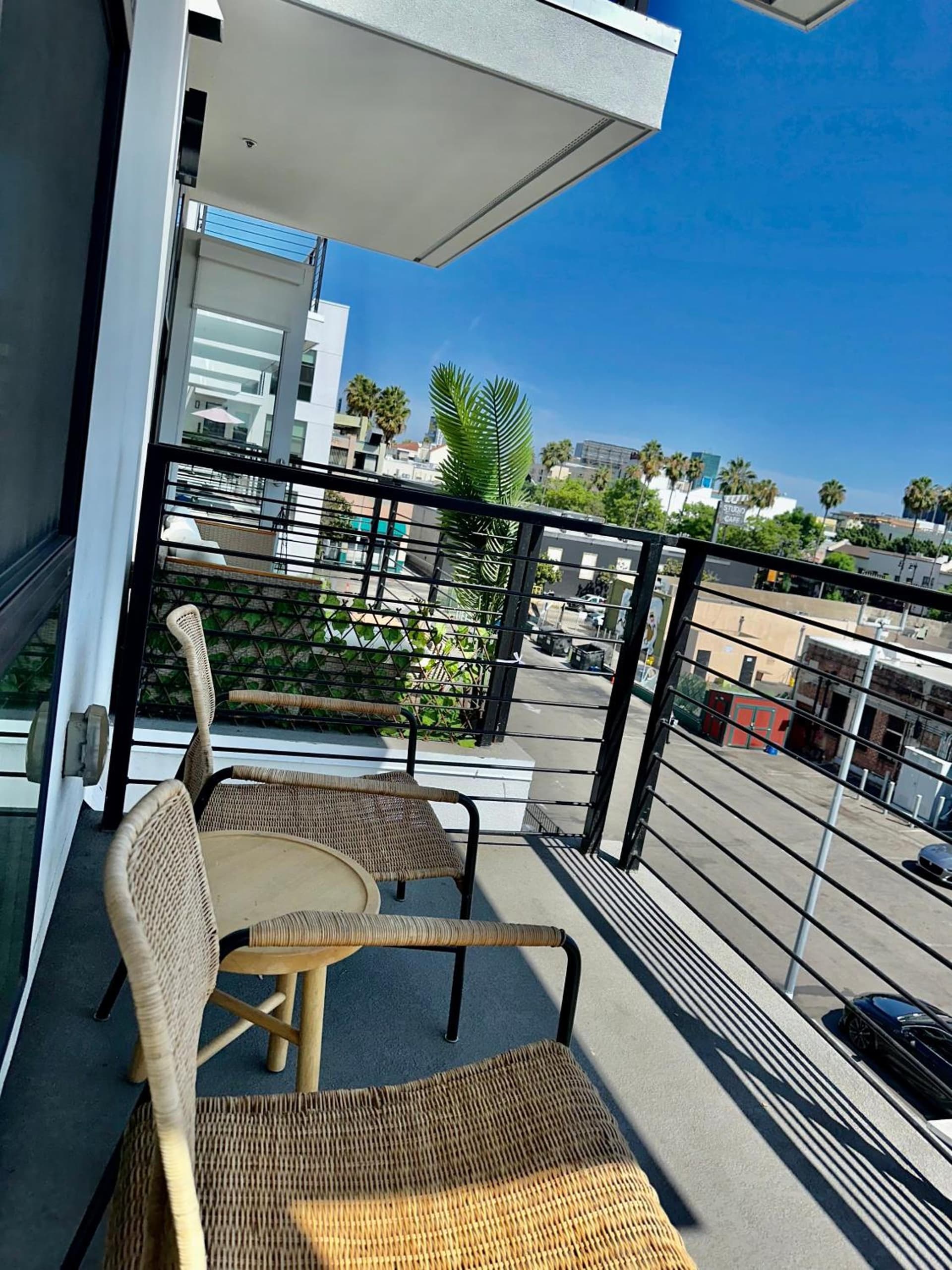 Cozy apartment in Hollywood featured exterior or lobby in Los Angeles, CA — similar hotel