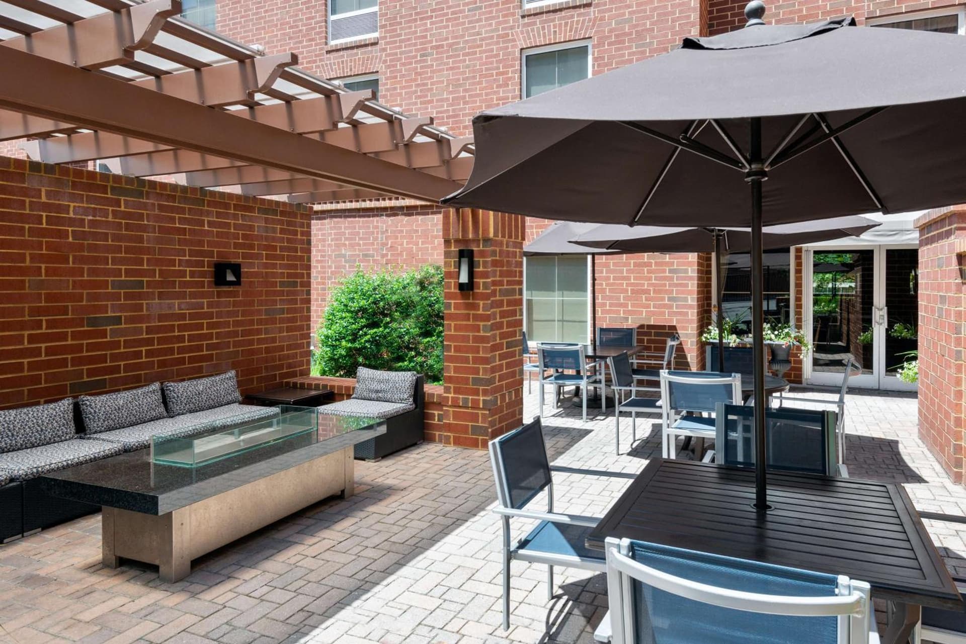 Hampton Inn & Suites Charlottesville at the University interior in Charlottesville, VA — gallery photo 2