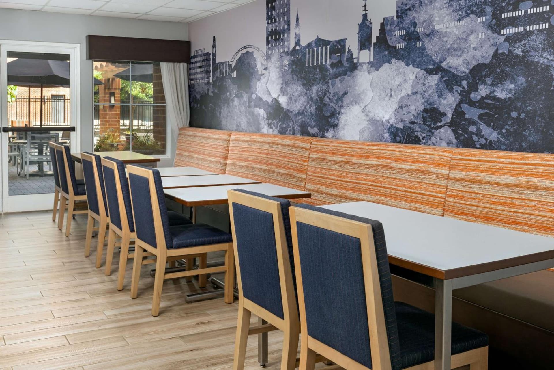 Hampton Inn & Suites Charlottesville at the University gallery photo in Charlottesville, VA — image 36
