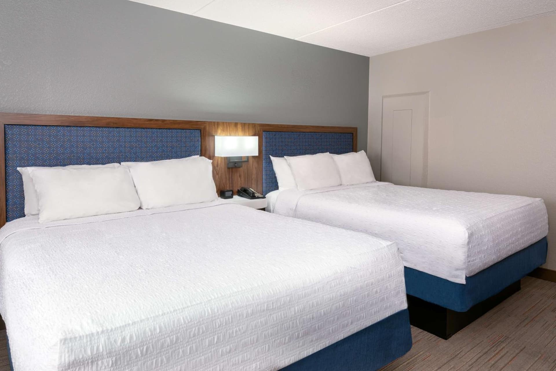 Hampton Inn & Suites Charlottesville at the University gallery photo in Charlottesville, VA — image 27