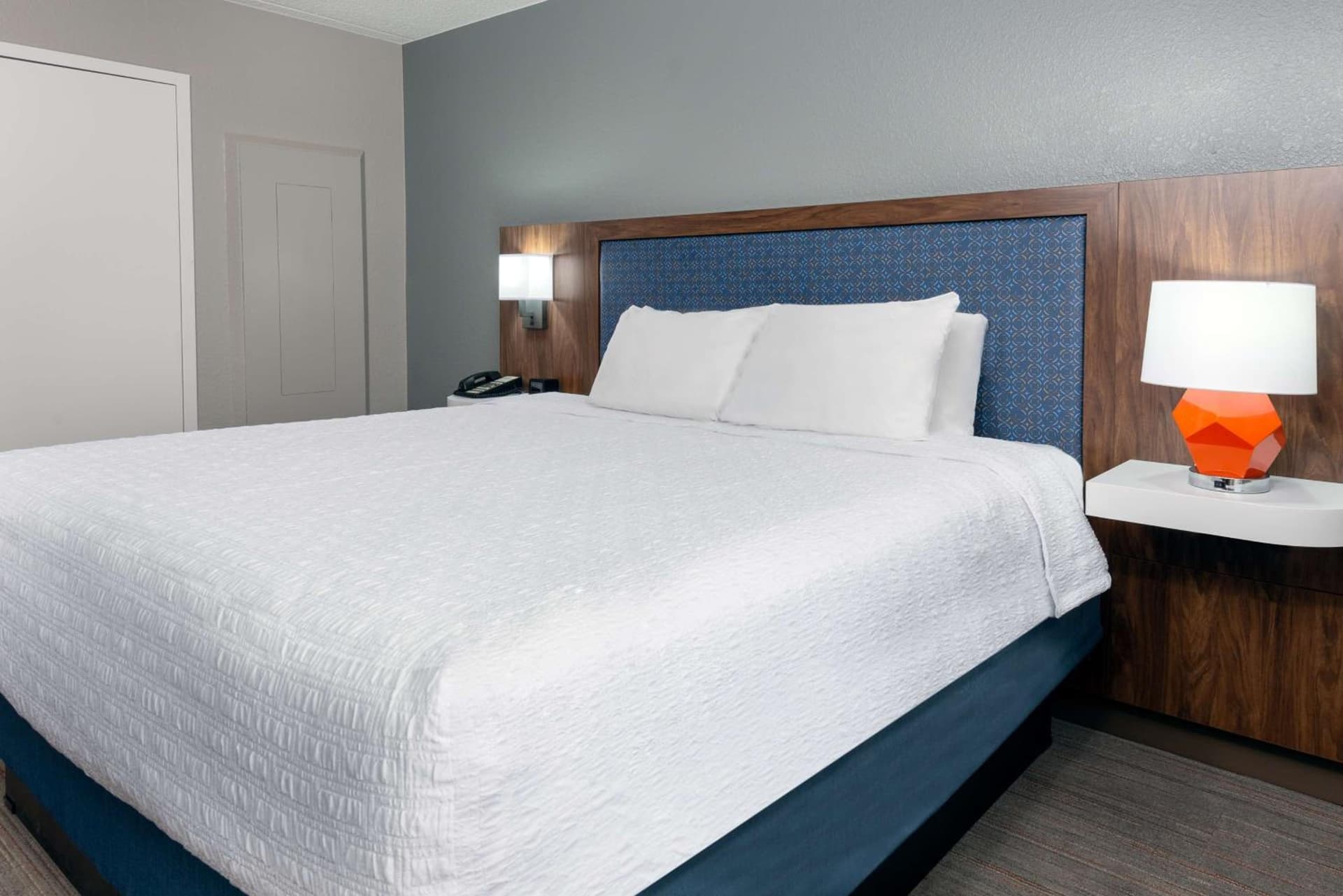 Hampton Inn & Suites Charlottesville at the University gallery photo in Charlottesville, VA — image 41