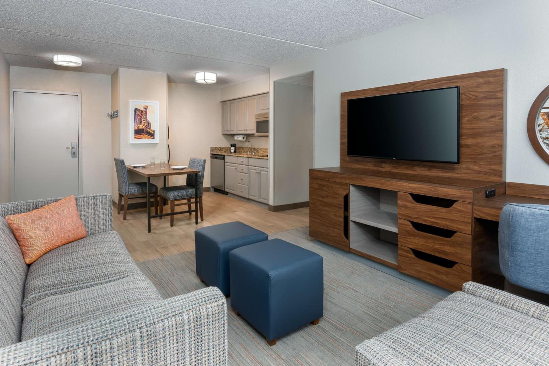 Hampton Inn & Suites Charlottesville at the University gallery photo in Charlottesville, VA — image 10