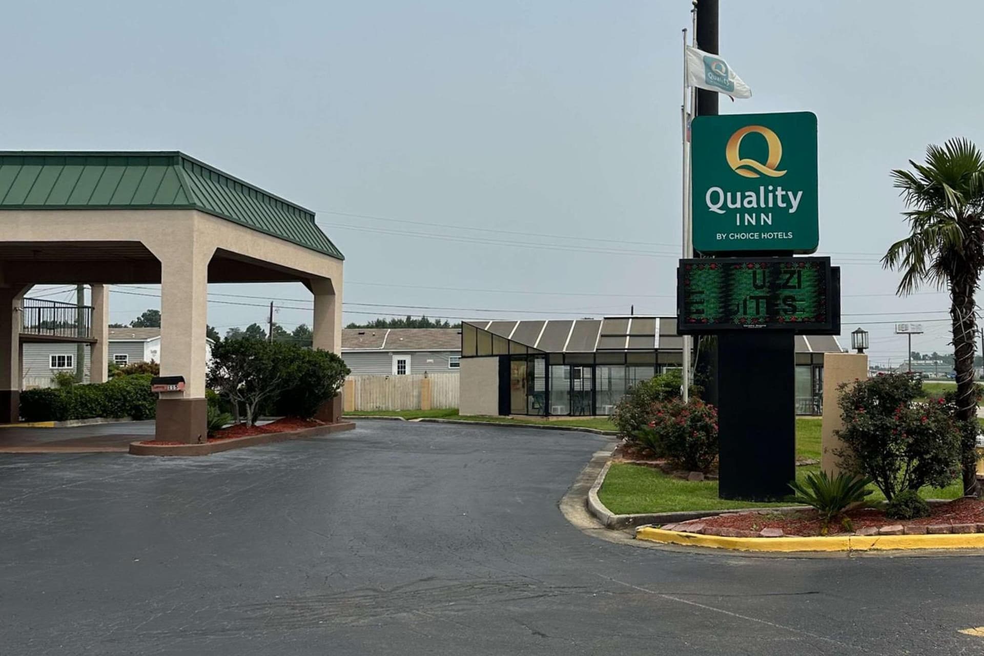 Quality Inn Byron - Warner Robins interior in Byron, GA — gallery photo 2