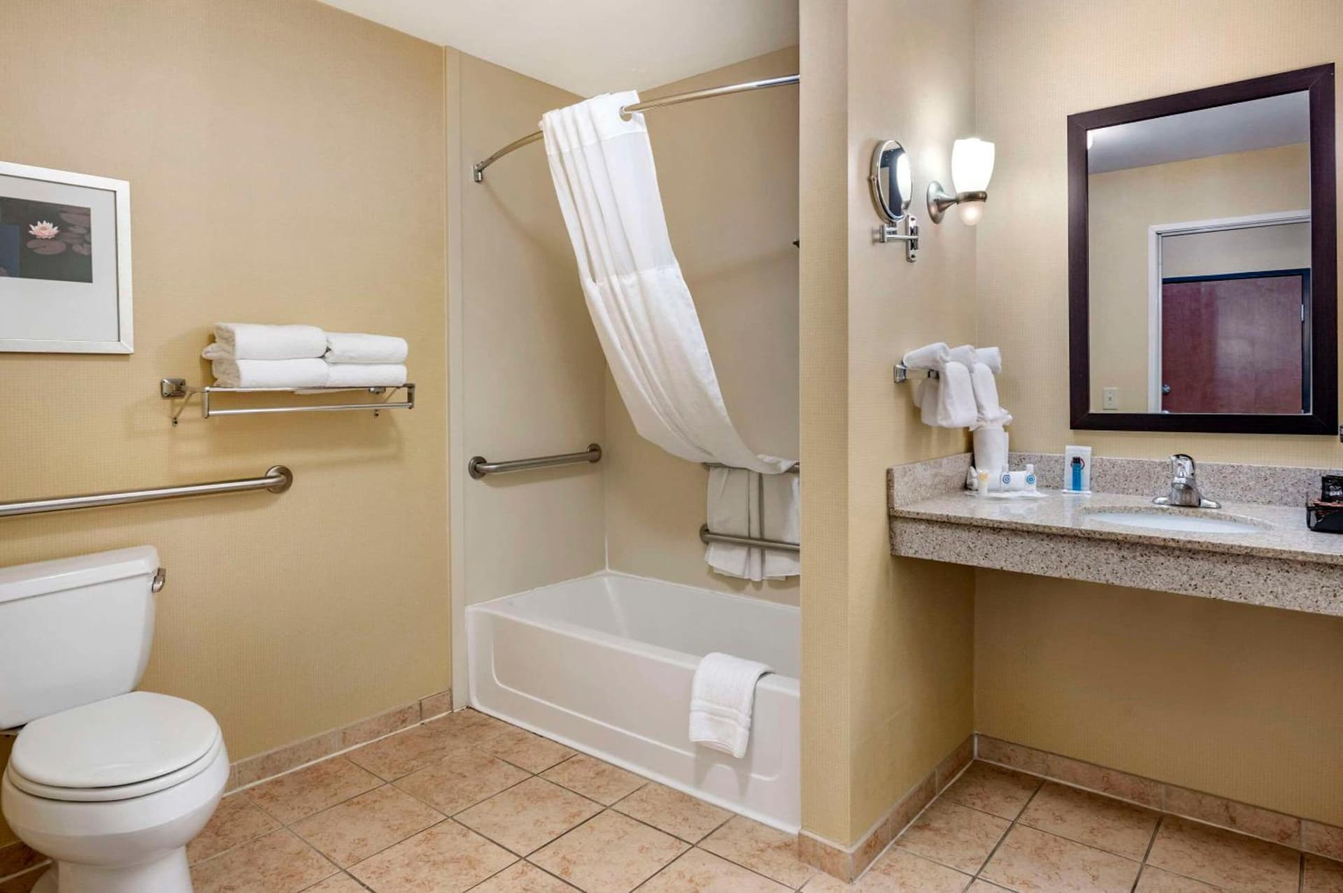 Comfort Suites Urbana Champaign, University Area gallery photo in Champaign, IL — image 11