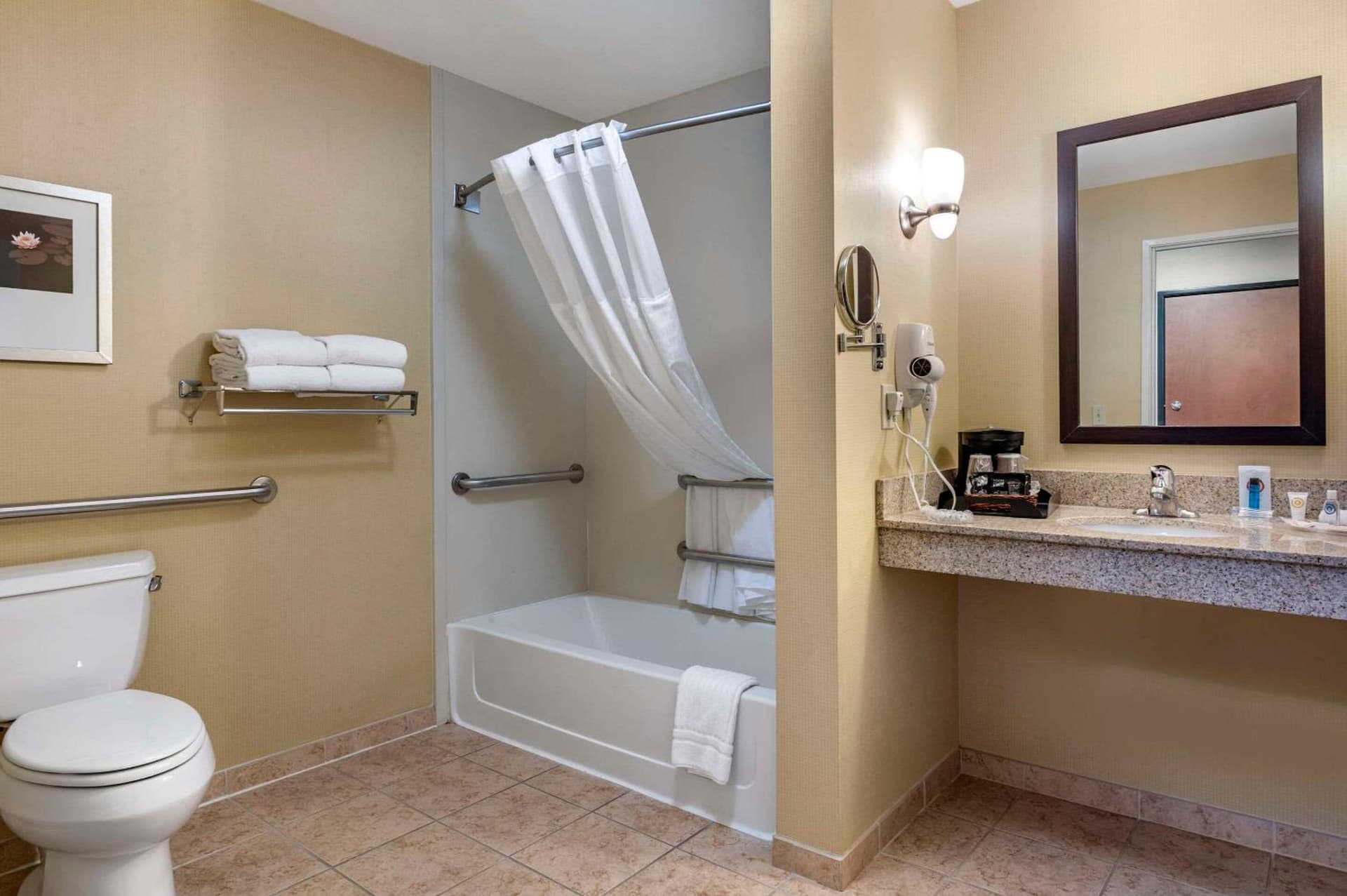 Comfort Suites Urbana Champaign, University Area gallery photo in Champaign, IL — image 24