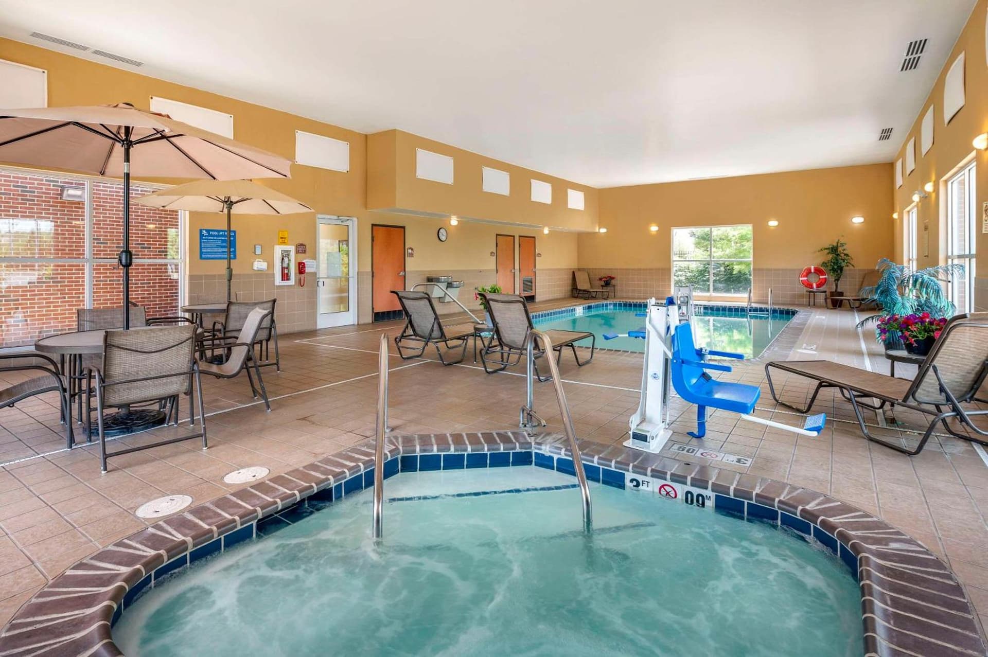 Comfort Suites Urbana Champaign, University Area gallery photo in Champaign, IL — image 27