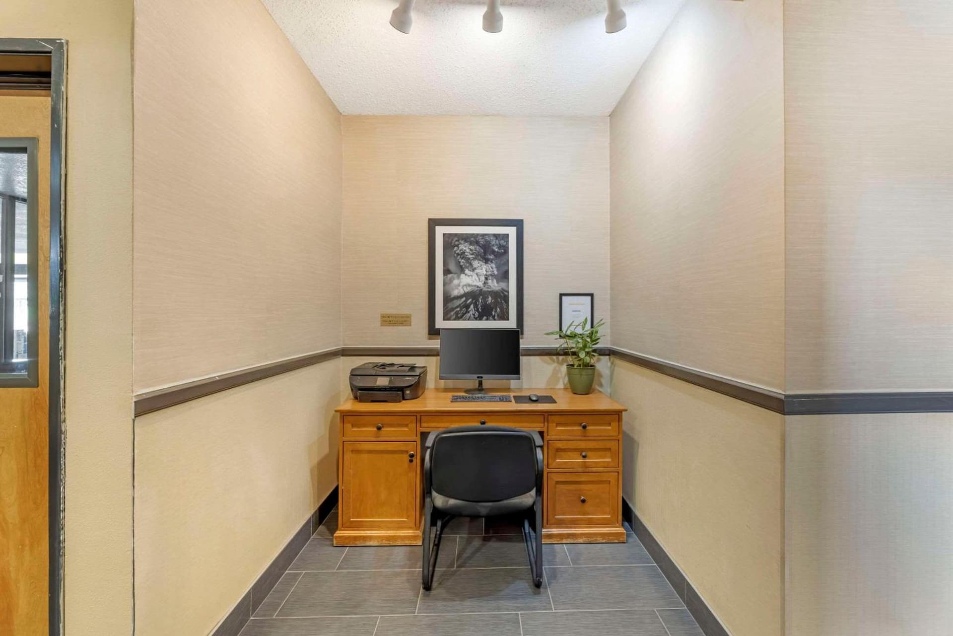 Comfort Suites Near Vancouver Mall gallery photo in Vancouver, WA — image 51