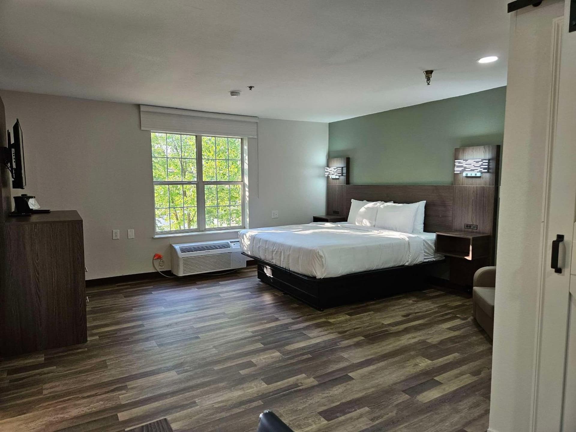 Quality Inn & Suites Columbia Harbison property views in Columbia, SC — gallery photo 3